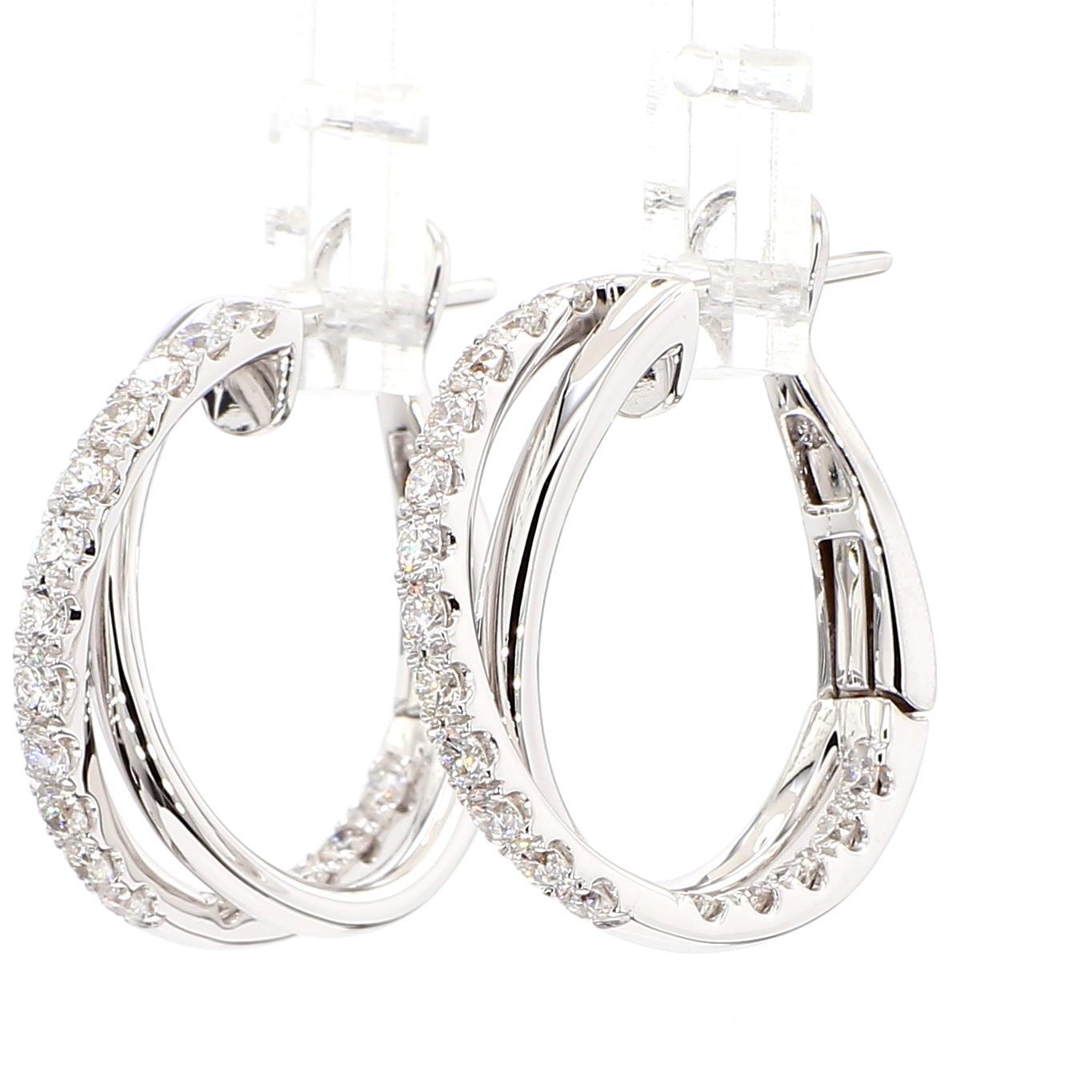 Les magnifiques boucles d'oreilles en diamant de Raregemworld. Monté dans une belle monture en or blanc 18 carats avec des diamants blancs ronds de taille naturelle dans une belle forme de cercle entrelacé. Ces boucles d'oreilles sont garanties pour