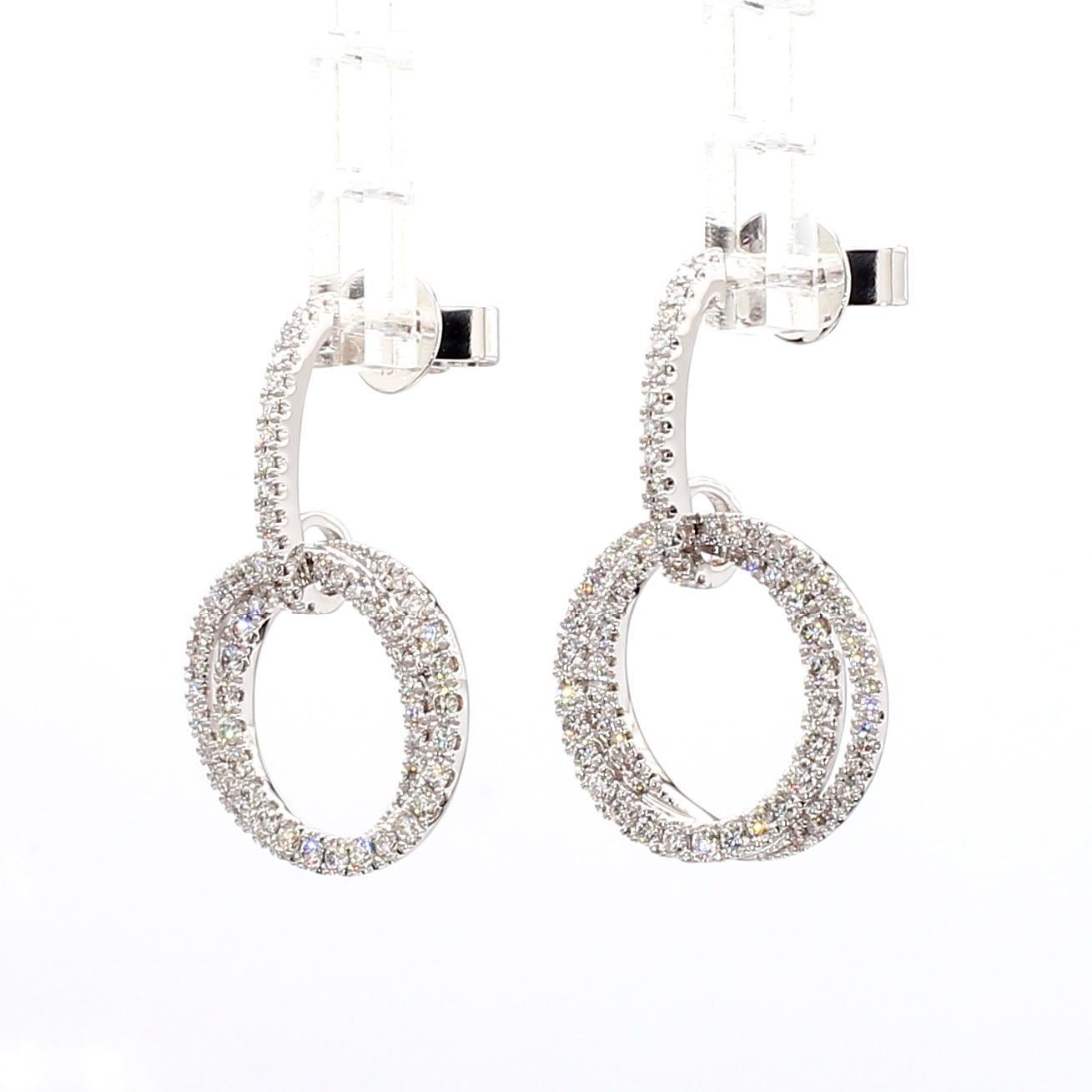 Gli orecchini di diamanti classici di RareGemWorld. Montato in una splendida montatura in oro bianco 18 carati con diamanti bianchi naturali a taglio rotondo. Questi orecchini sono garantiti per stupire e arricchire la tua collezione