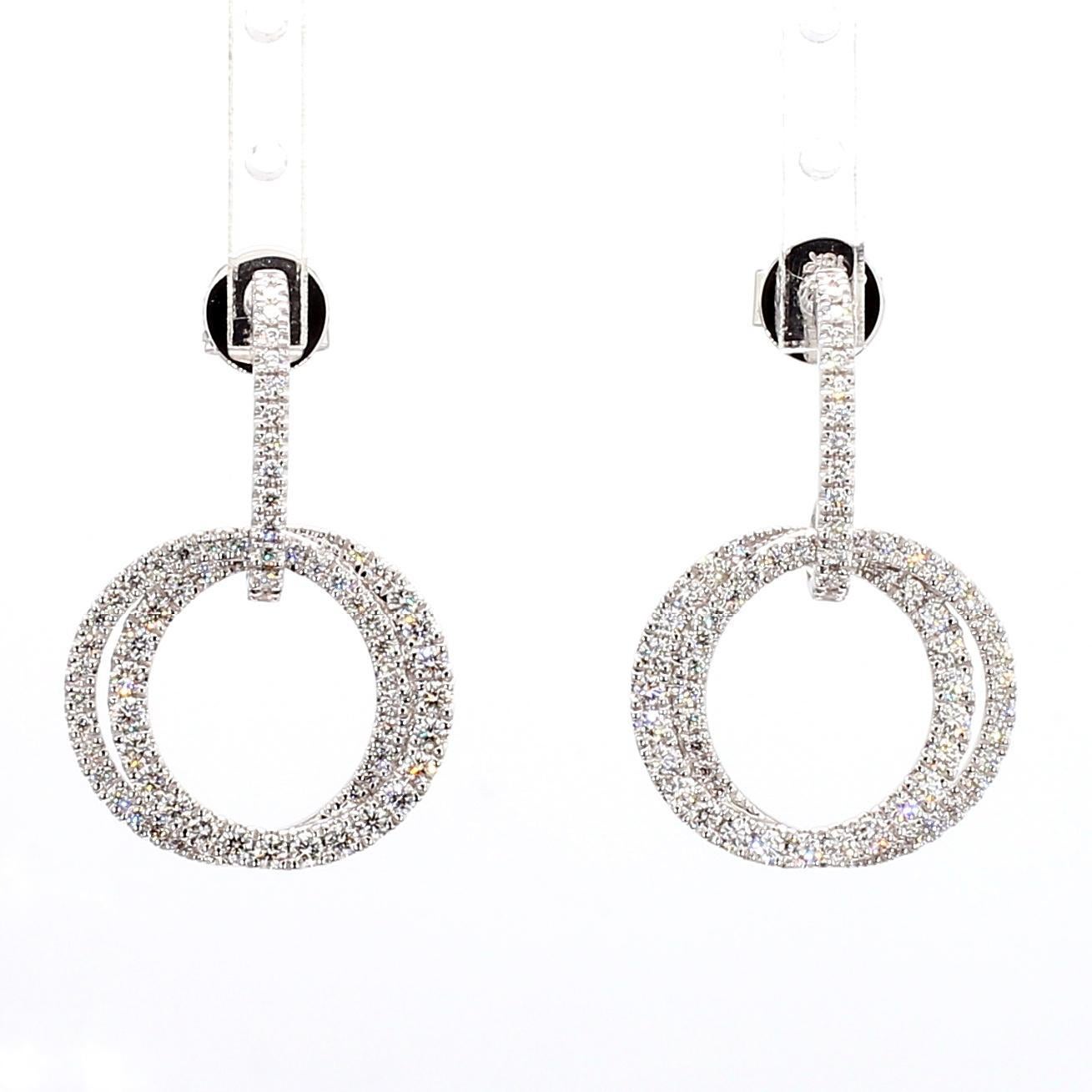 Contemporaneo Orecchini a goccia in oro bianco con diamante tondo naturale da 1.01 carati TW in vendita