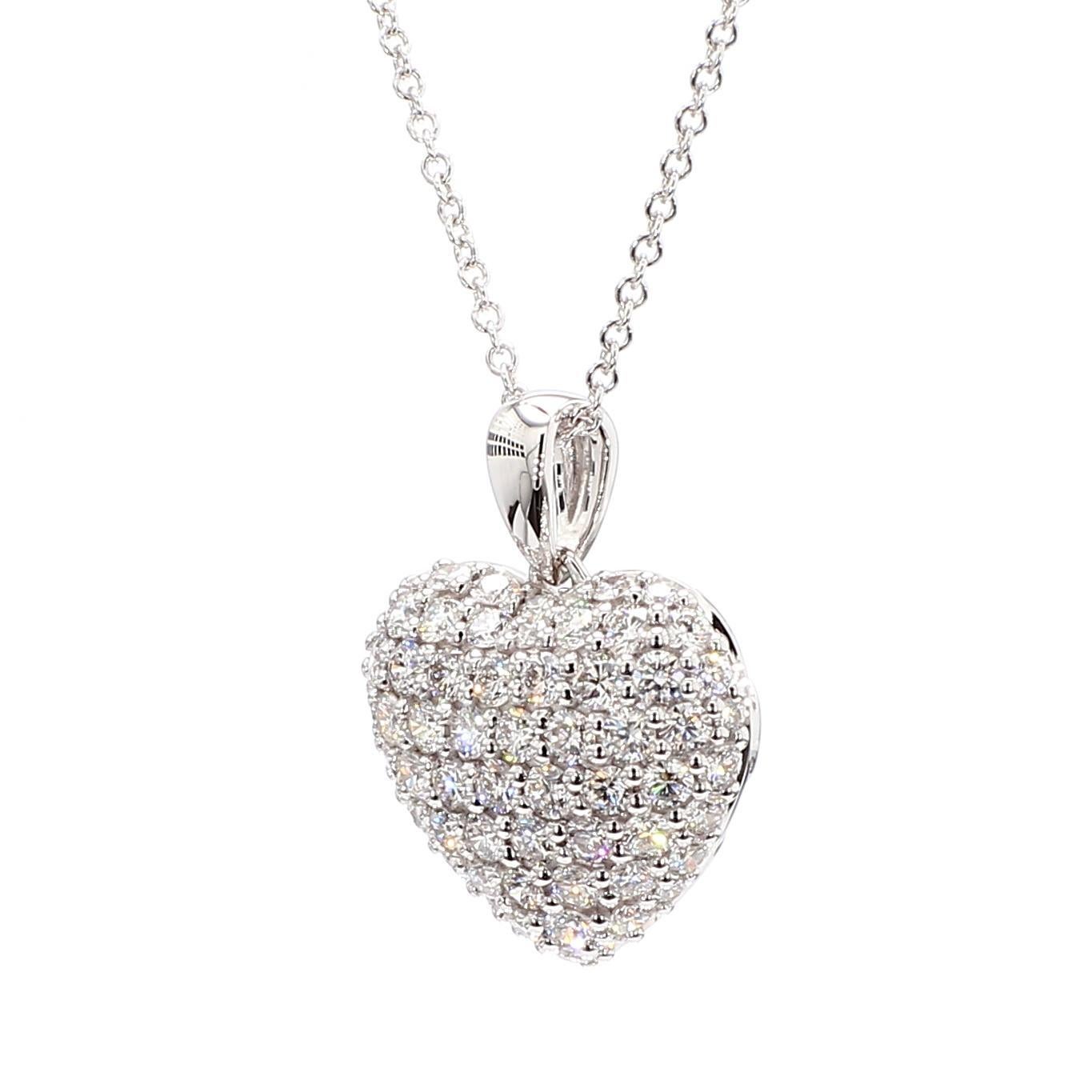 Il classico pendente di diamanti di RareGemWorld. Montato in una splendida montatura d'oro bianco 18 carati con diamanti bianchi rotondi naturali. Questo ciondolo è destinato a stupire e ad arricchire la vostra collezione personale.

Peso totale: