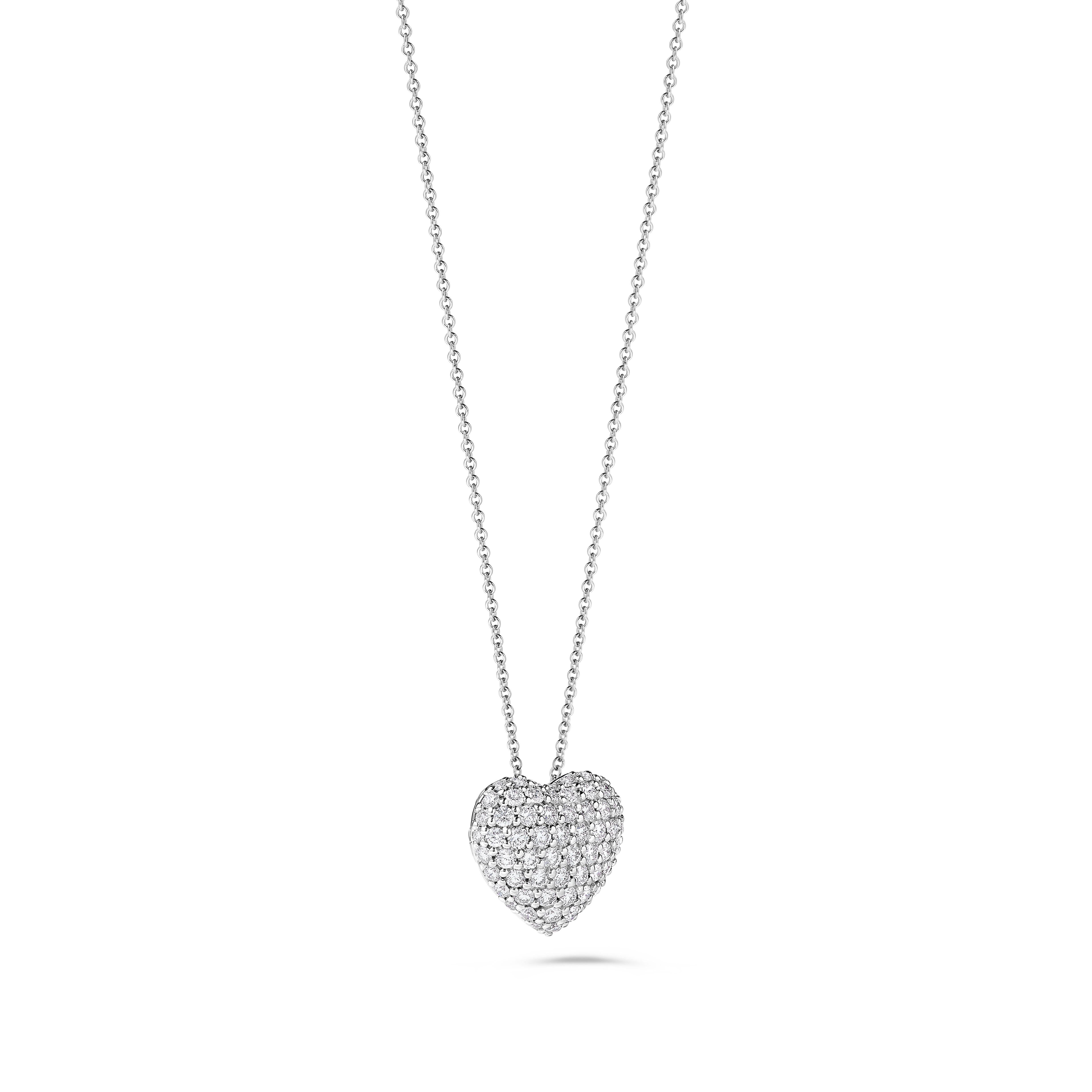 Le magnifique pendentif en diamant de Raregemworld. Monté dans une belle monture en or blanc 18 carats avec un mélee de diamants blancs ronds naturels. Ce pendentif est garanti pour impressionner et enrichir votre collection personnelle.

Poids