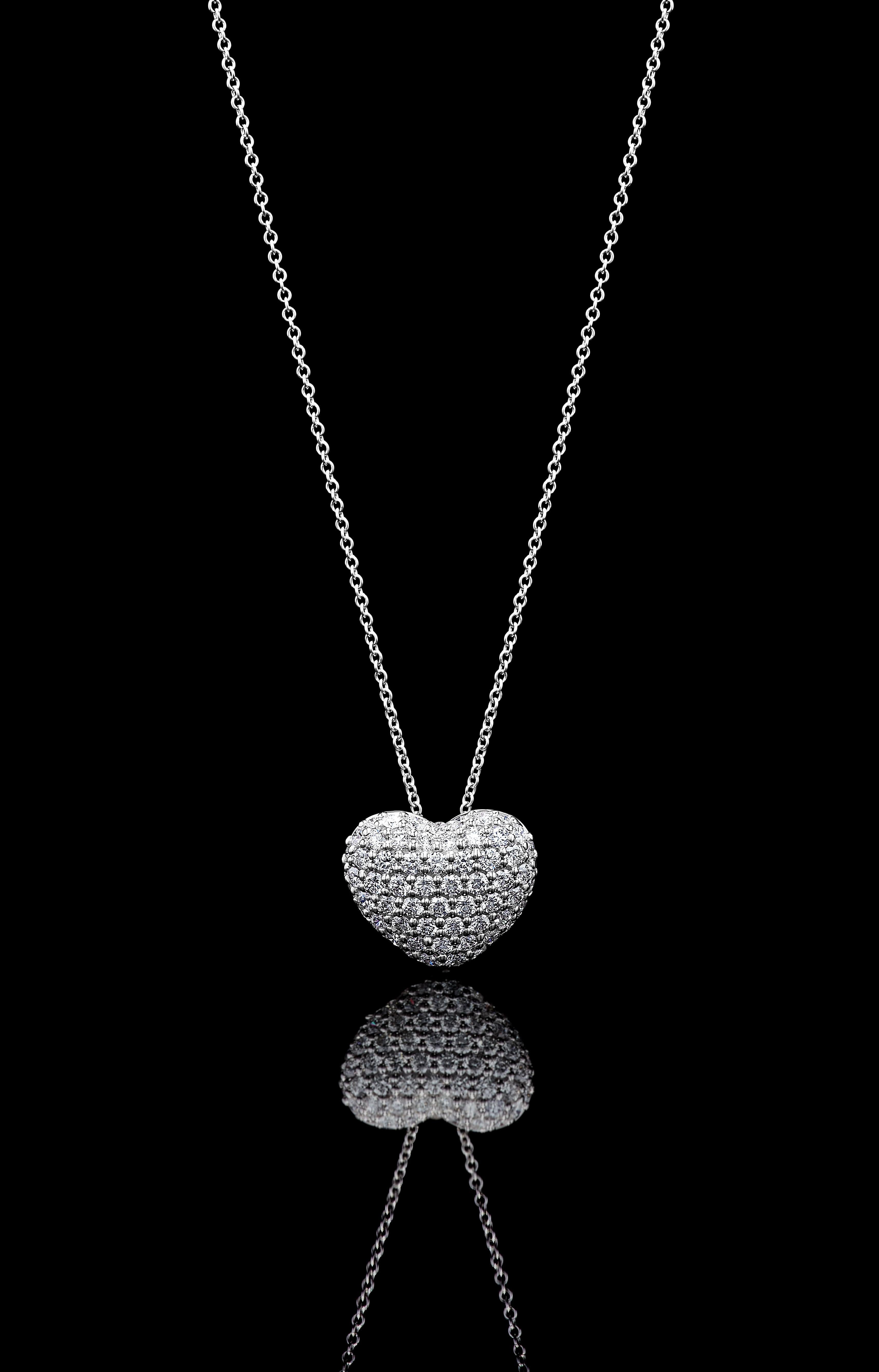 Contemporain Pendentif en or blanc avec diamant rond naturel de 1.08 carat TW en vente
