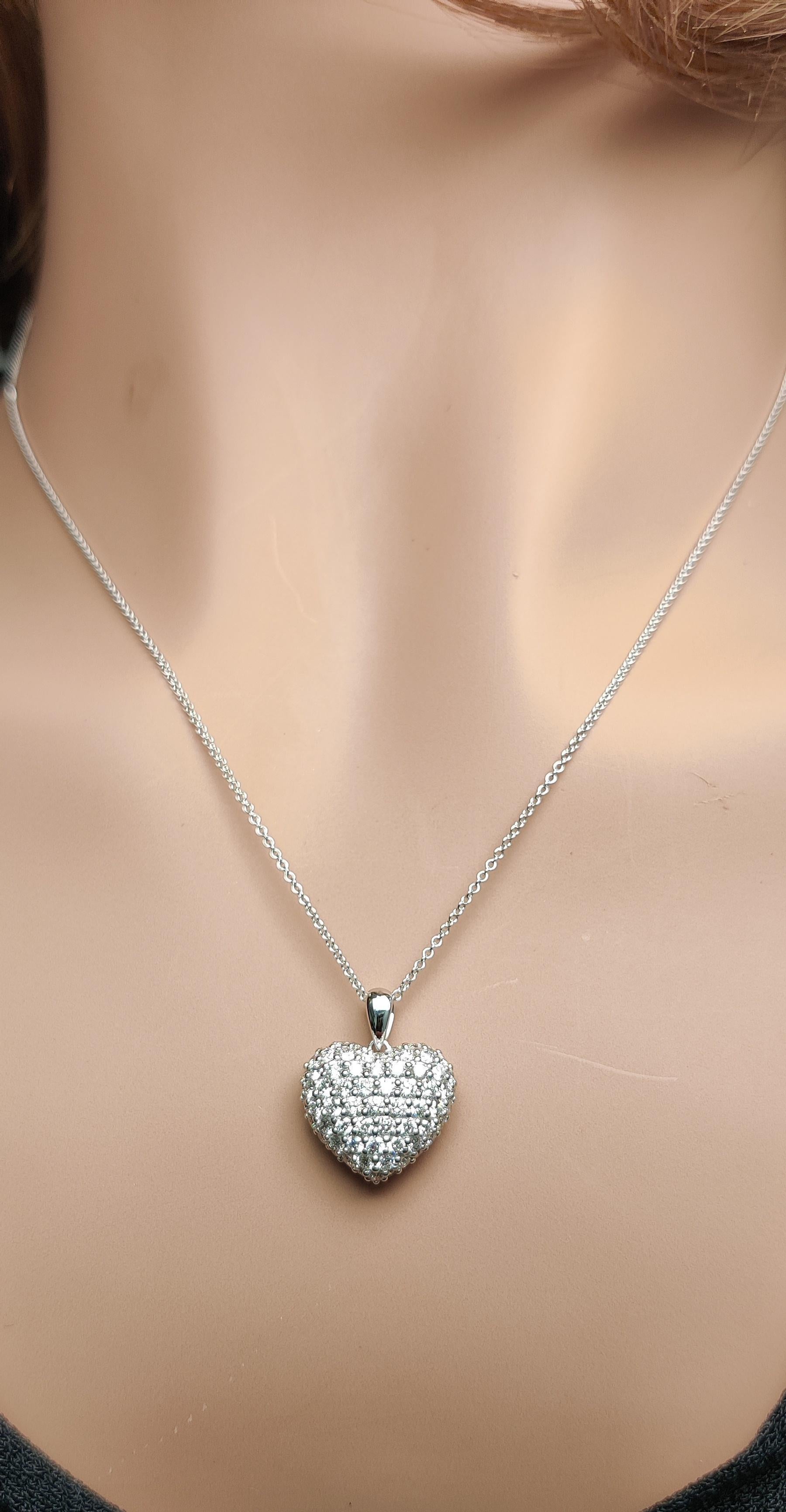 Taille ronde Pendentif en or blanc avec diamant rond naturel de 1.08 carat TW en vente