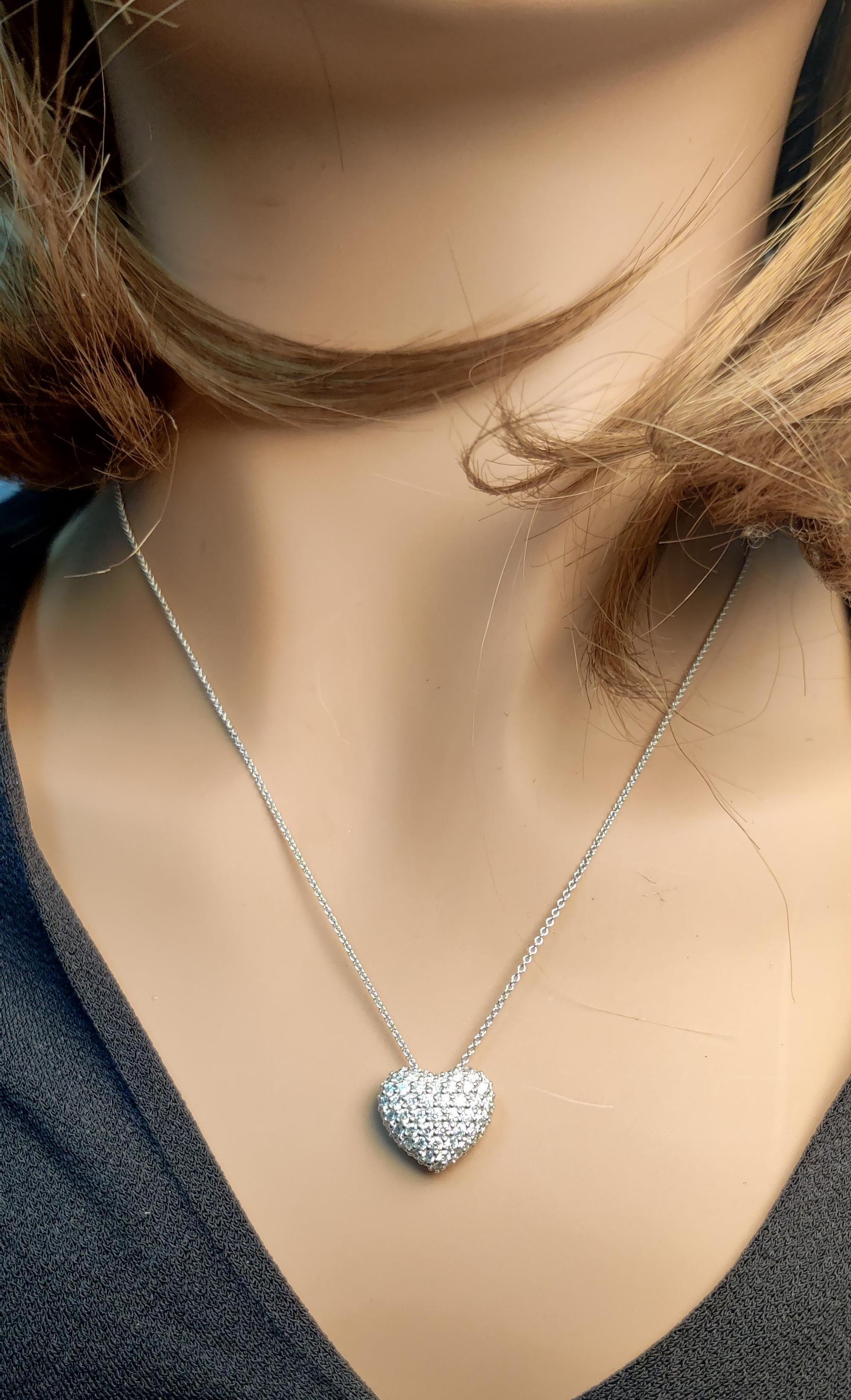 Taille ronde Pendentif en or blanc avec diamant rond naturel de 1.08 carat TW en vente