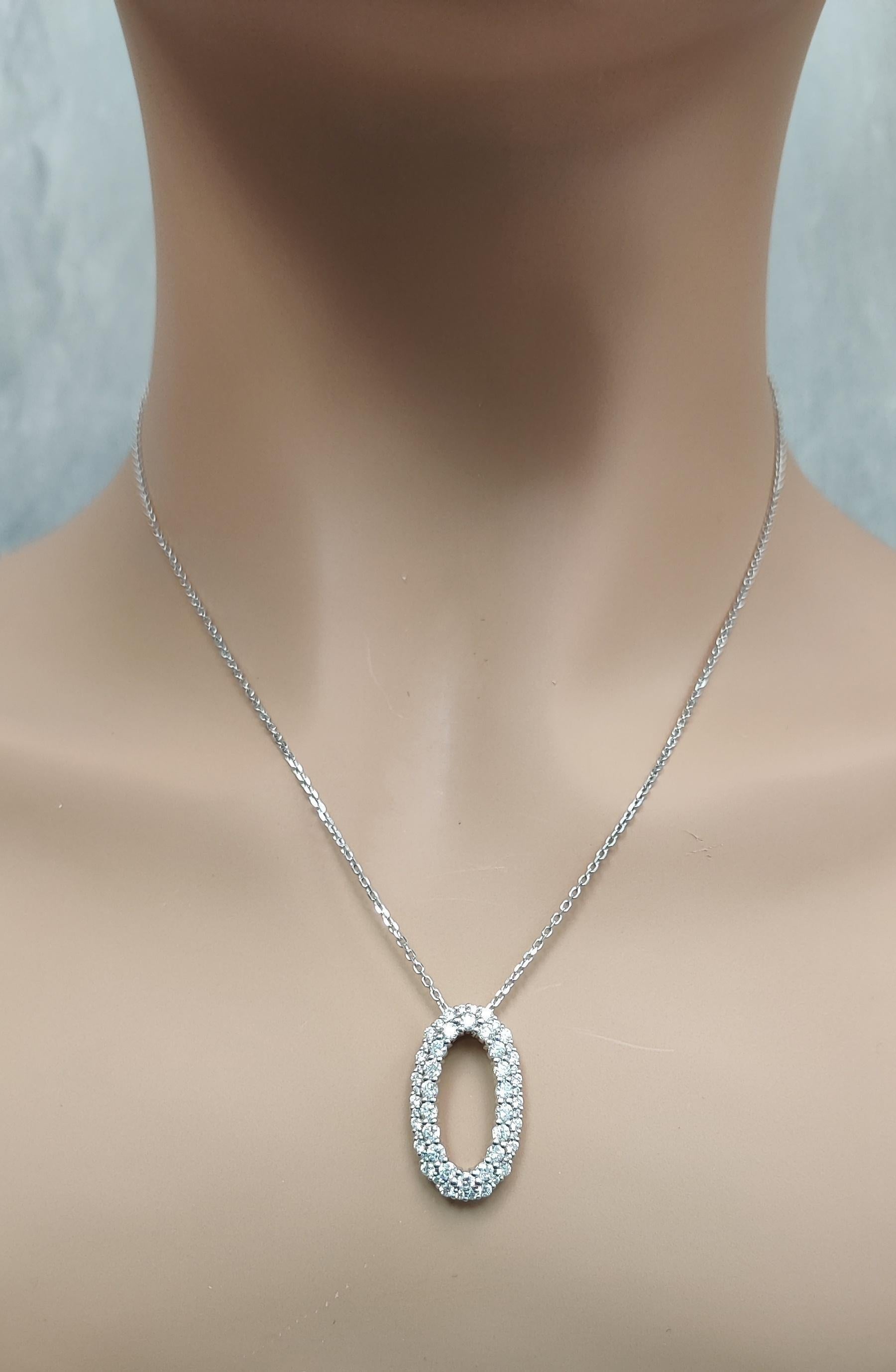 Taille ronde Pendentif en or blanc avec diamant rond naturel de 1.44 carat TW en vente
