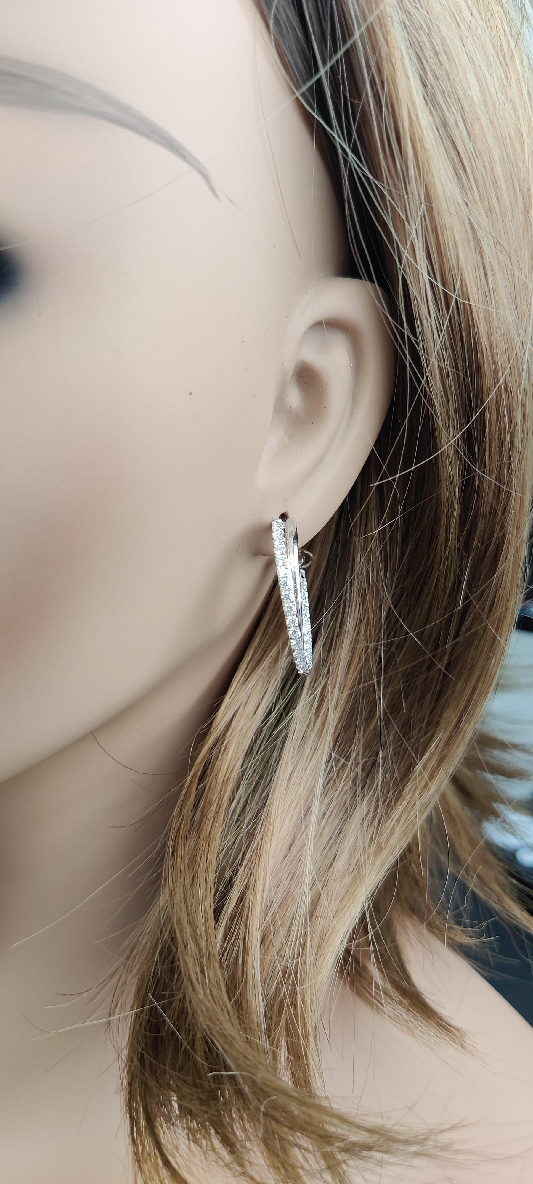 Natural White Round Diamond 1.45 Carat TW White Gold Loop Earrings In New Condition For Sale In New York, NY