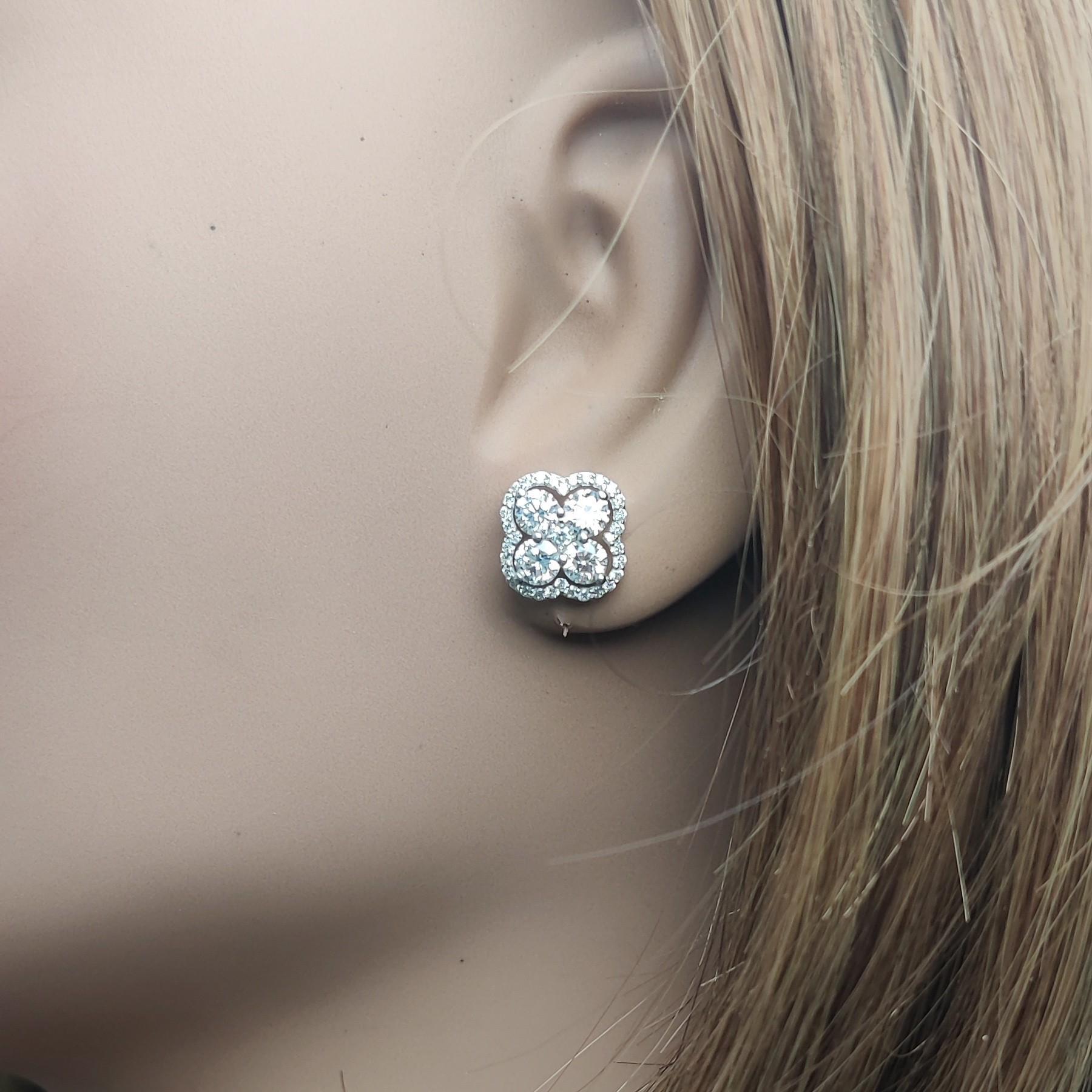 Pendientes de oro blanco con diamante redondo blanco natural de 1.65 quilates TW en Nuevo estado para la venta en New York, NY