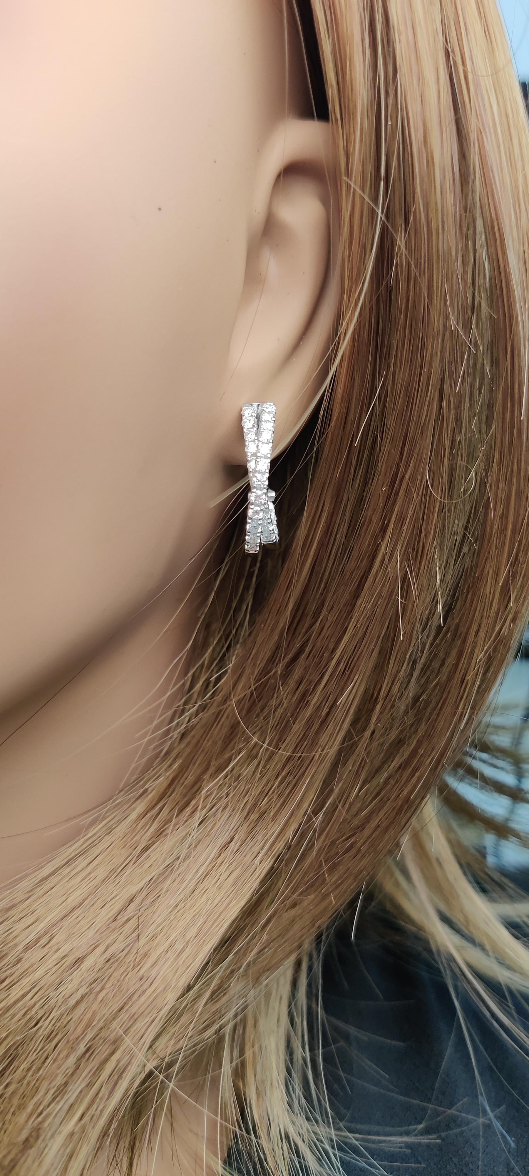 Boucles d'oreilles en or blanc avec diamant blanc rond de 1.66 carat TW Neuf - En vente à New York, NY
