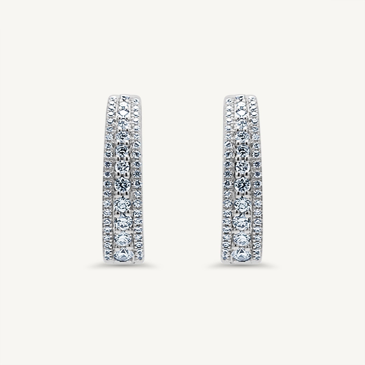Boucles d'oreilles pendantes en or blanc ornées de diamants ronds naturels de 1,67 carat TW