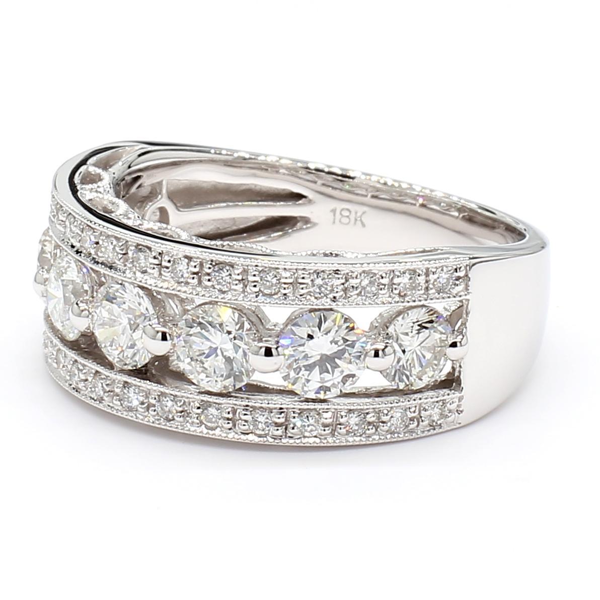 Das faszinierende Diamantband von RareGemWorld. Montiert in einer schönen 18K Weißgold Fassung mit natürlichen runden weißen Diamanten Nahkampf. Dieses Band wird Sie garantiert beeindrucken und Ihre persönliche Sammlung bereichern!

Gesamtgewicht: