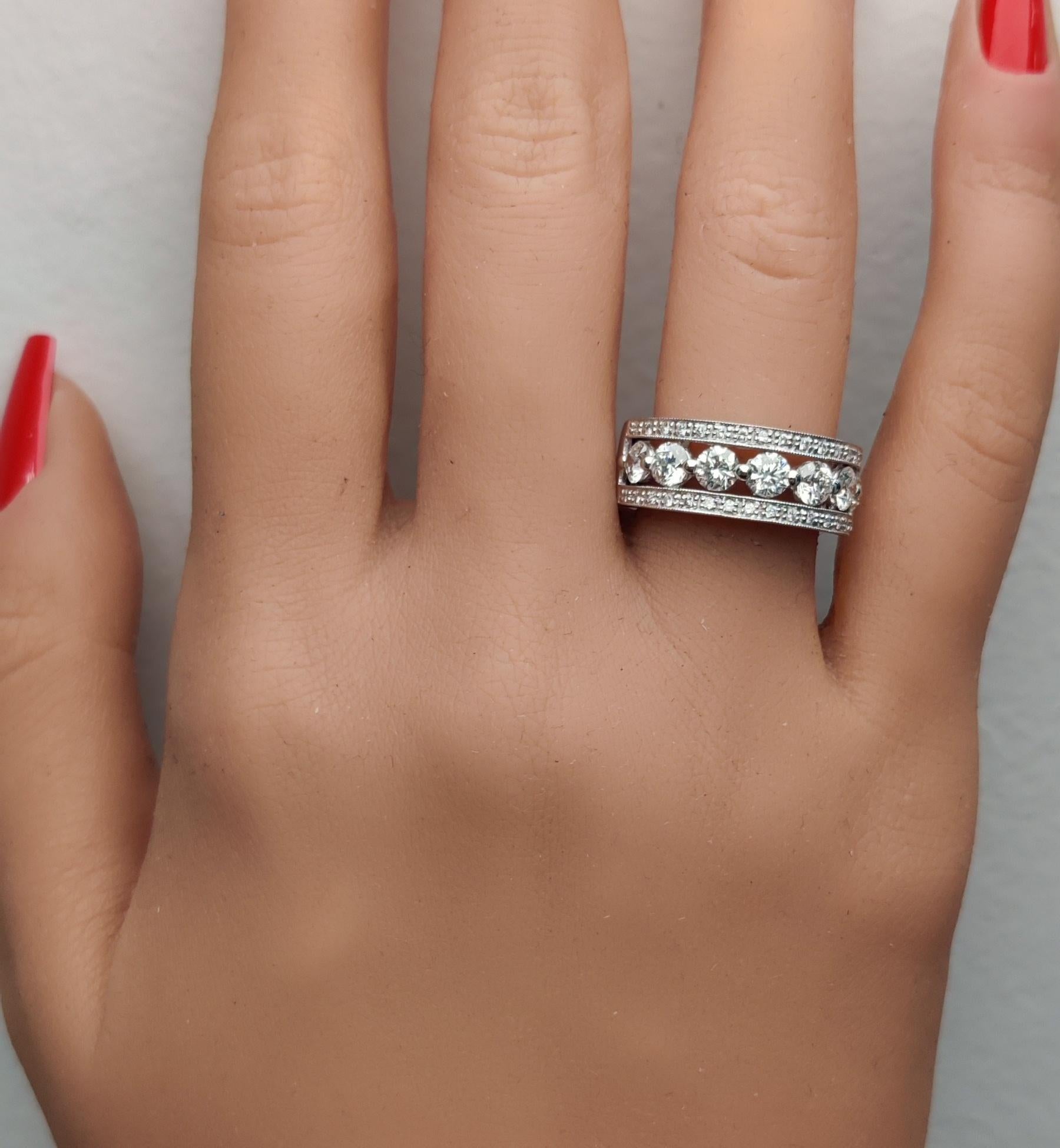 Cocktailring, natürlicher weißer runder Diamant 1.69 Karat TW Weißgold im Zustand „Neu“ im Angebot in New York, NY