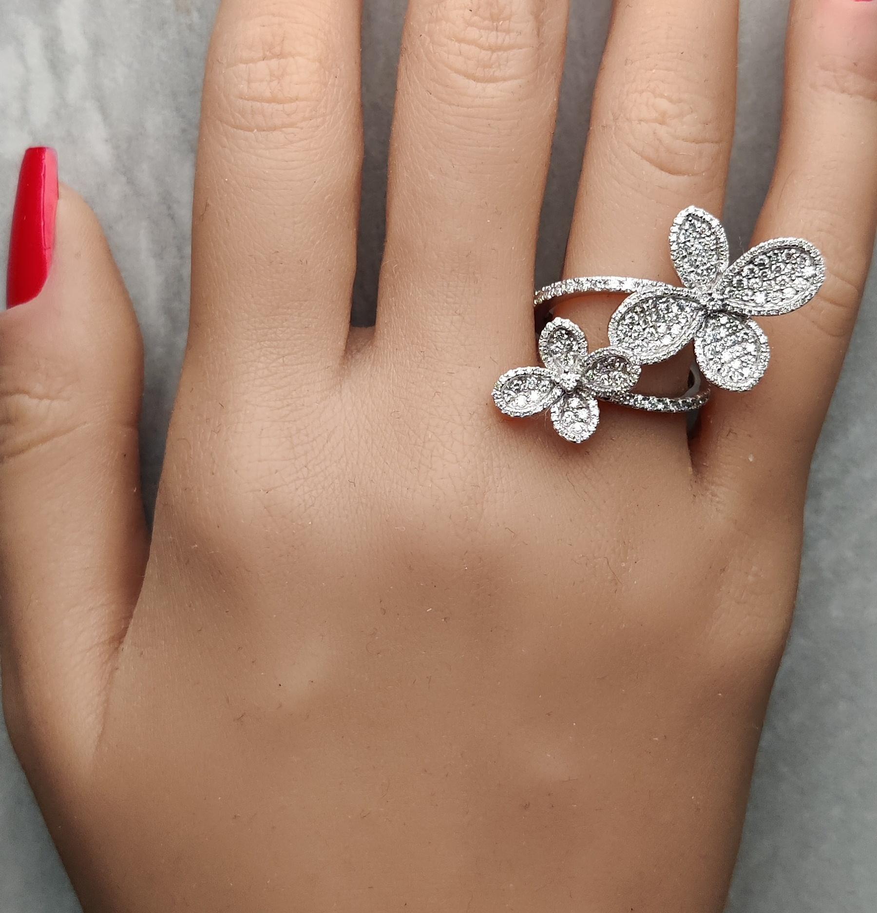 Natural White Round Diamond 1.76 Carat TW White Gold Cocktail Ring In New Condition For Sale In New York, NY