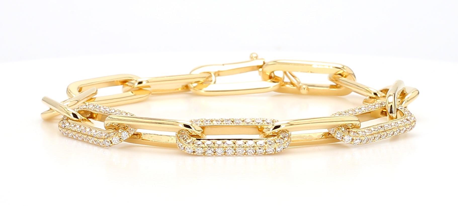 Contemporary Natural White Round Diamond 2.01 Carat TW Yellow Gold Link Bracelet For Sale