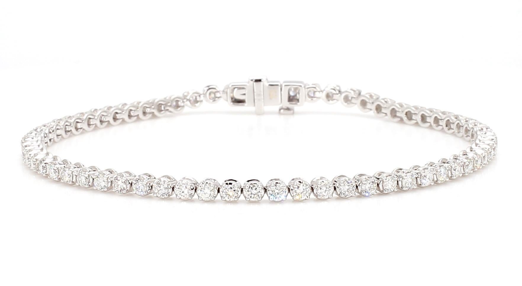 Contemporain Bracelet tennis en or blanc naturel avec diamants ronds de 2.02 carats poids total en vente