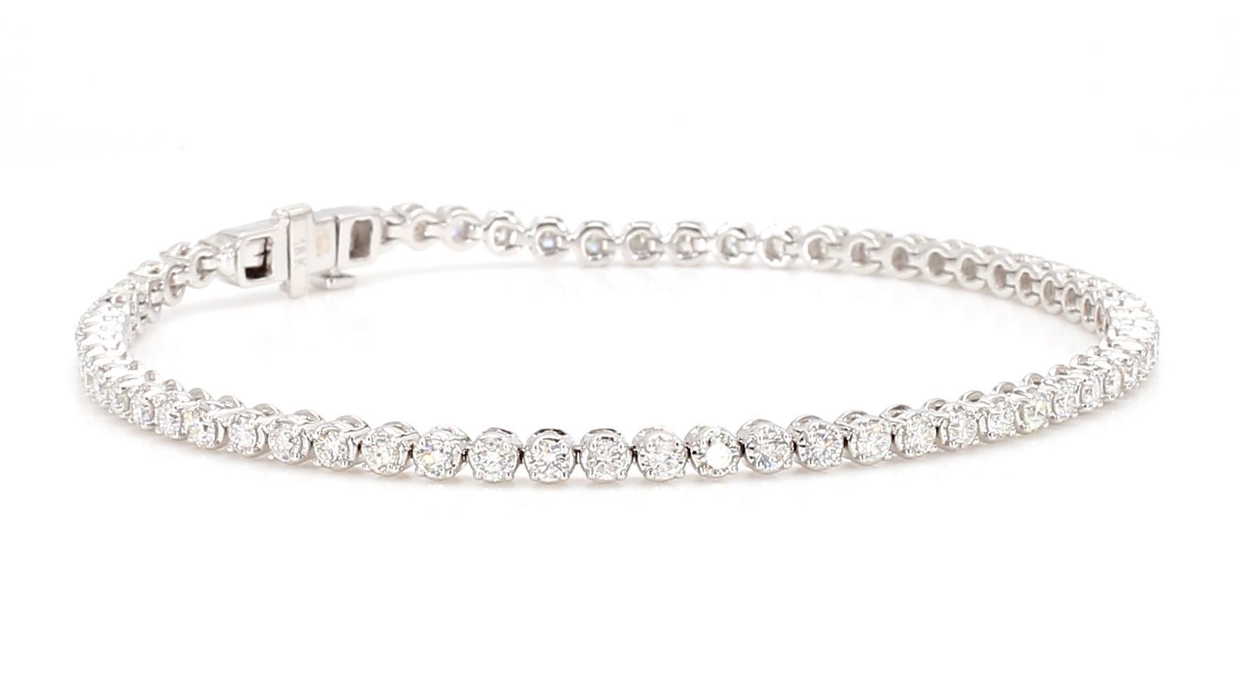 Taille ronde Bracelet tennis en or blanc naturel avec diamants ronds de 2.02 carats poids total en vente