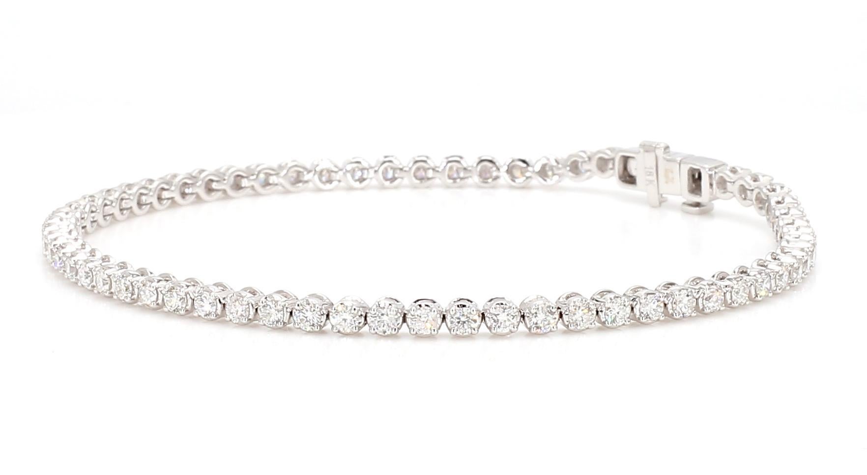 Bracelet tennis en or blanc naturel avec diamants ronds de 2.02 carats poids total Pour femmes en vente