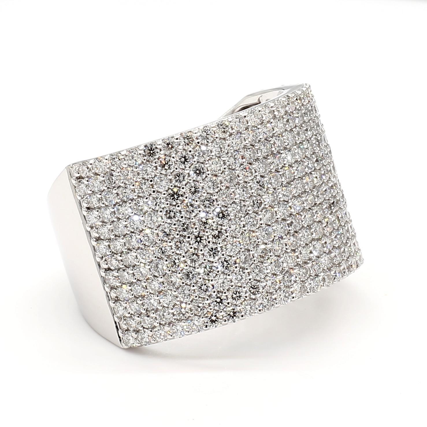 Taille ronde Bague cocktail en or blanc naturel avec diamants ronds de 2.26 carat poids total en vente