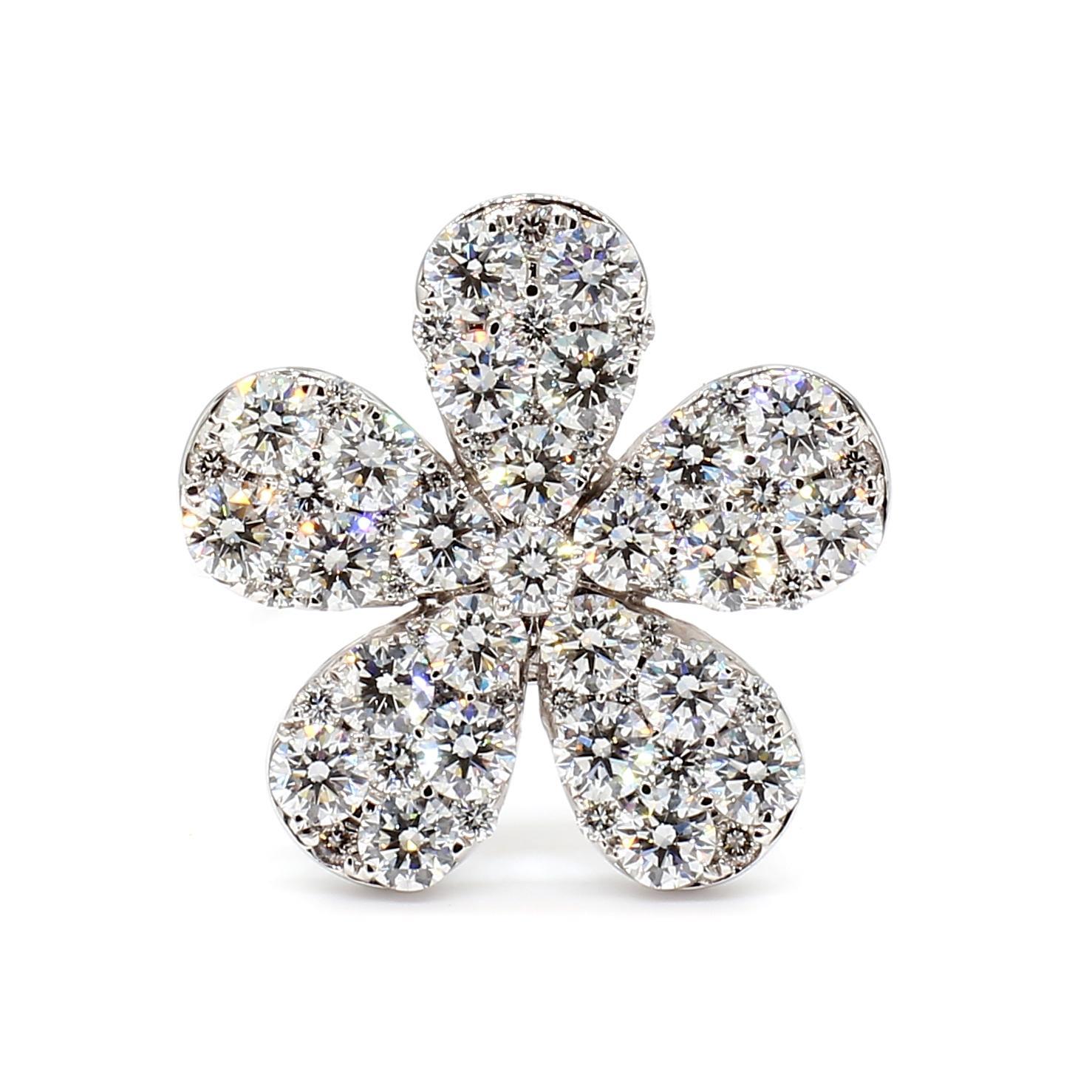 Diamante redondo blanco natural 2.35 quilates TW Anillo de cóctel de oro blanco Contemporáneo en venta