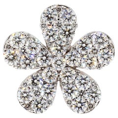 Anello da cocktail in oro bianco con diamante tondo naturale da 2.35 carati TW