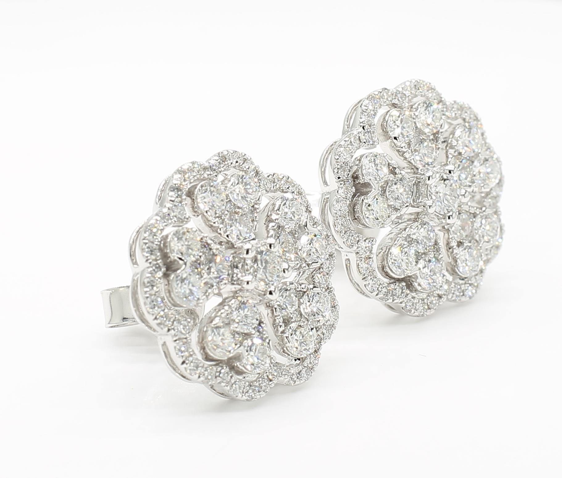 Taglio rotondo Orecchini con diamante bianco naturale rotondo da 2.40 carati TW in oro bianco in vendita