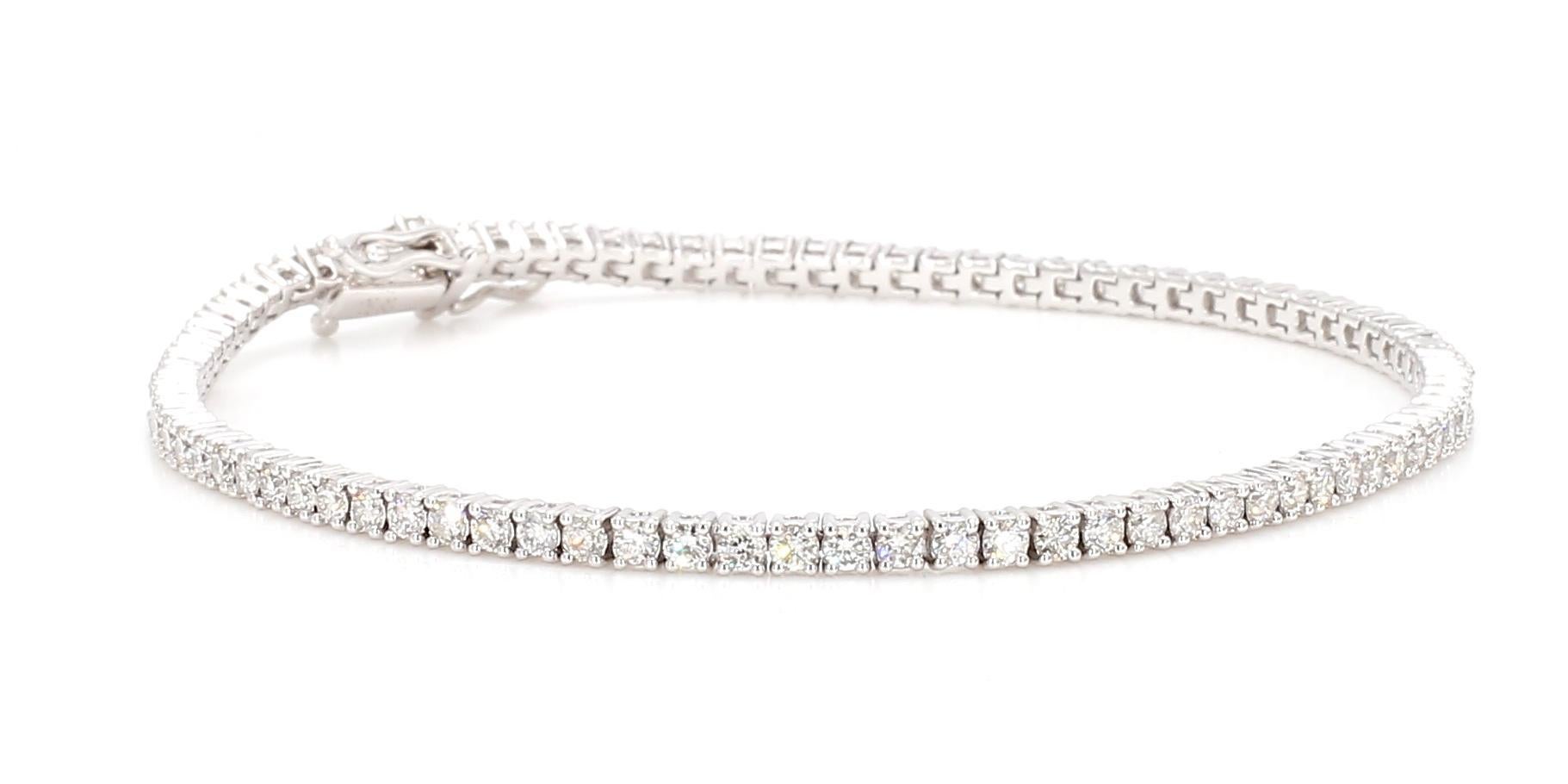 Le magnifique bracelet en diamants de Raregemworld. Monté dans une belle monture en or blanc 18 carats avec des diamants ronds blancs naturels en méli-mélo. Ce bracelet est garanti pour impressionner et enrichir votre collection personnelle.

Poids