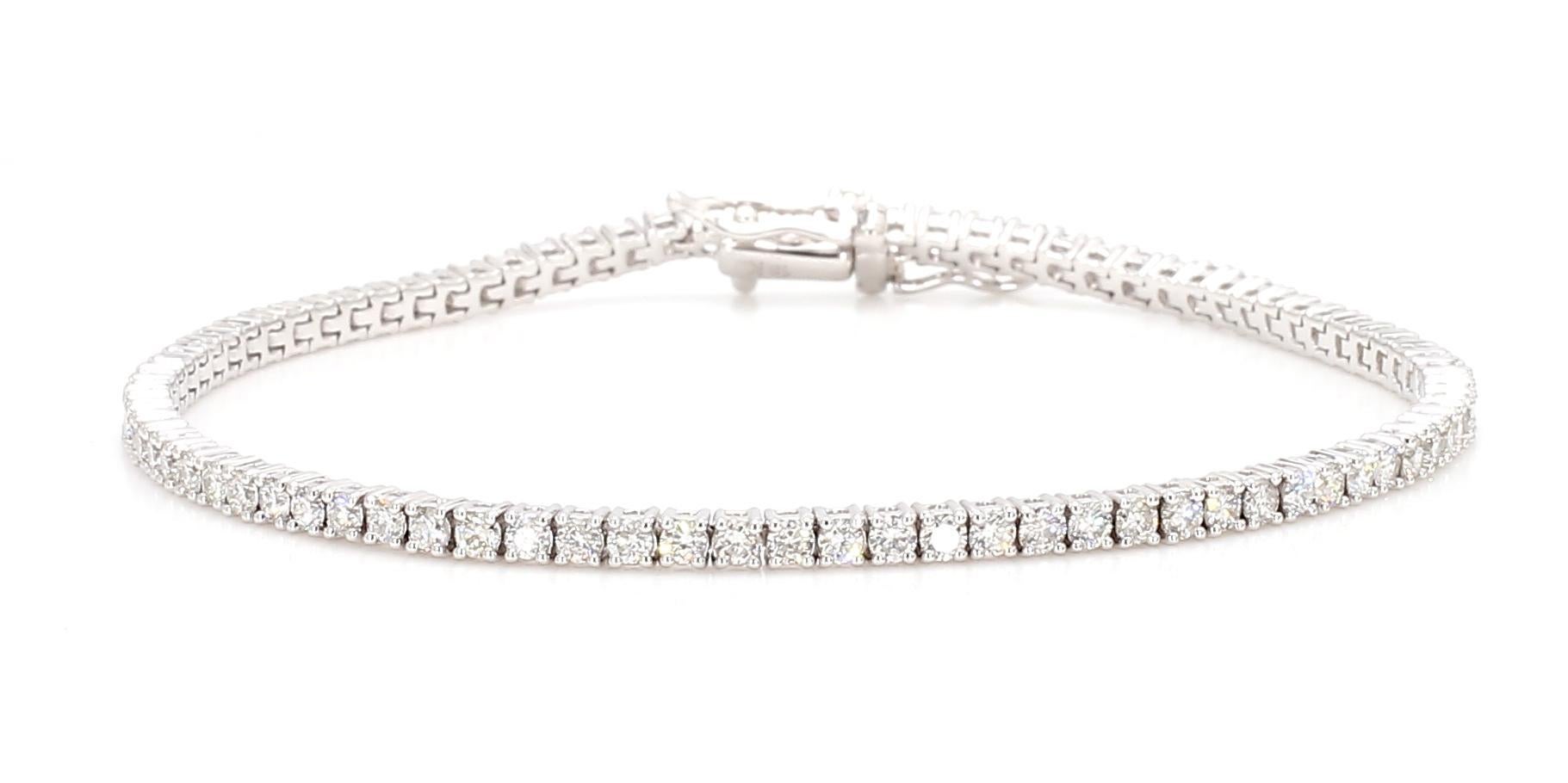 Contemporain Bracelet tennis en or blanc naturel avec diamants ronds de 2.47 carats poids total en vente