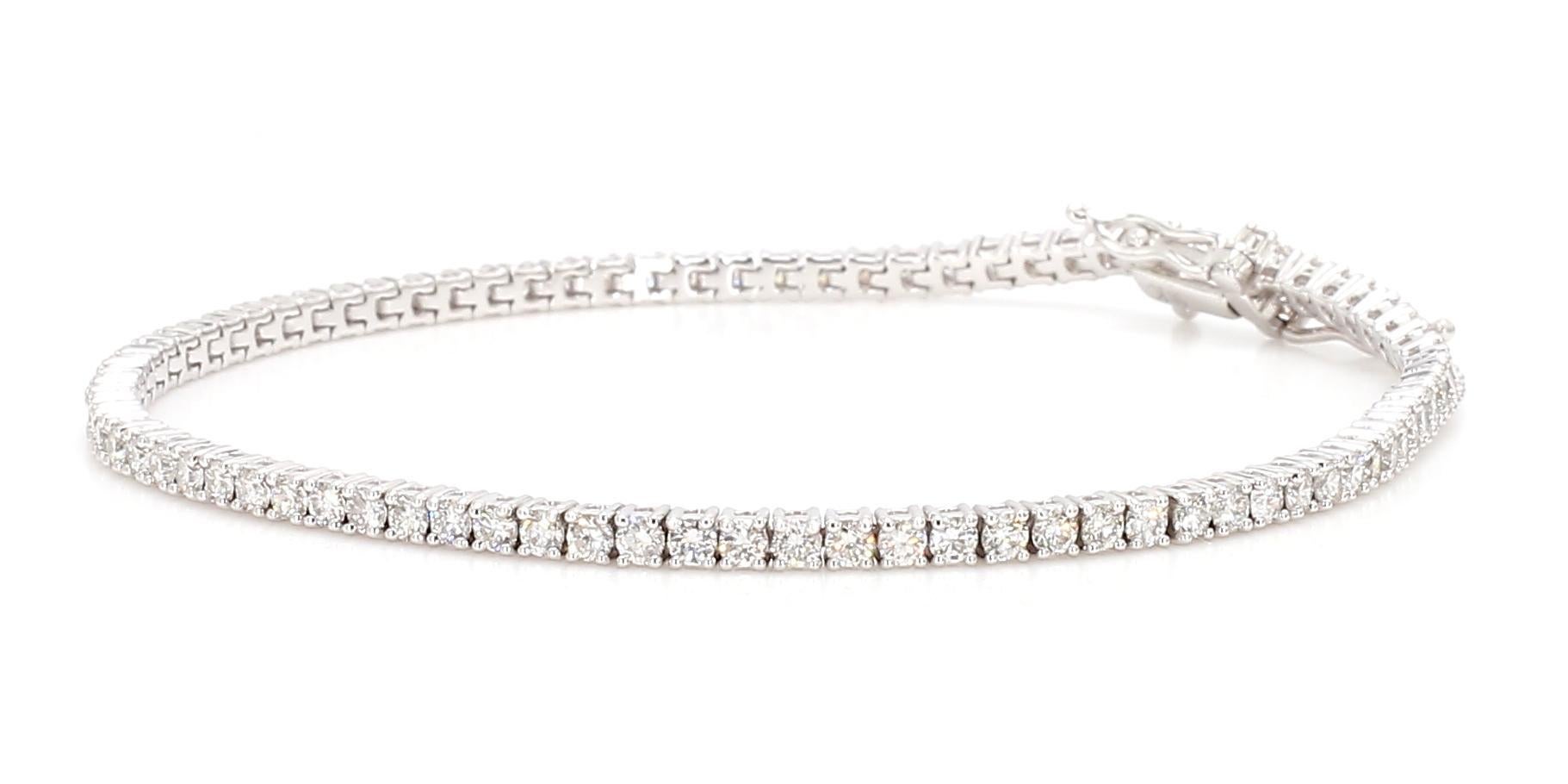 Taille ronde Bracelet tennis en or blanc naturel avec diamants ronds de 2.47 carats poids total en vente