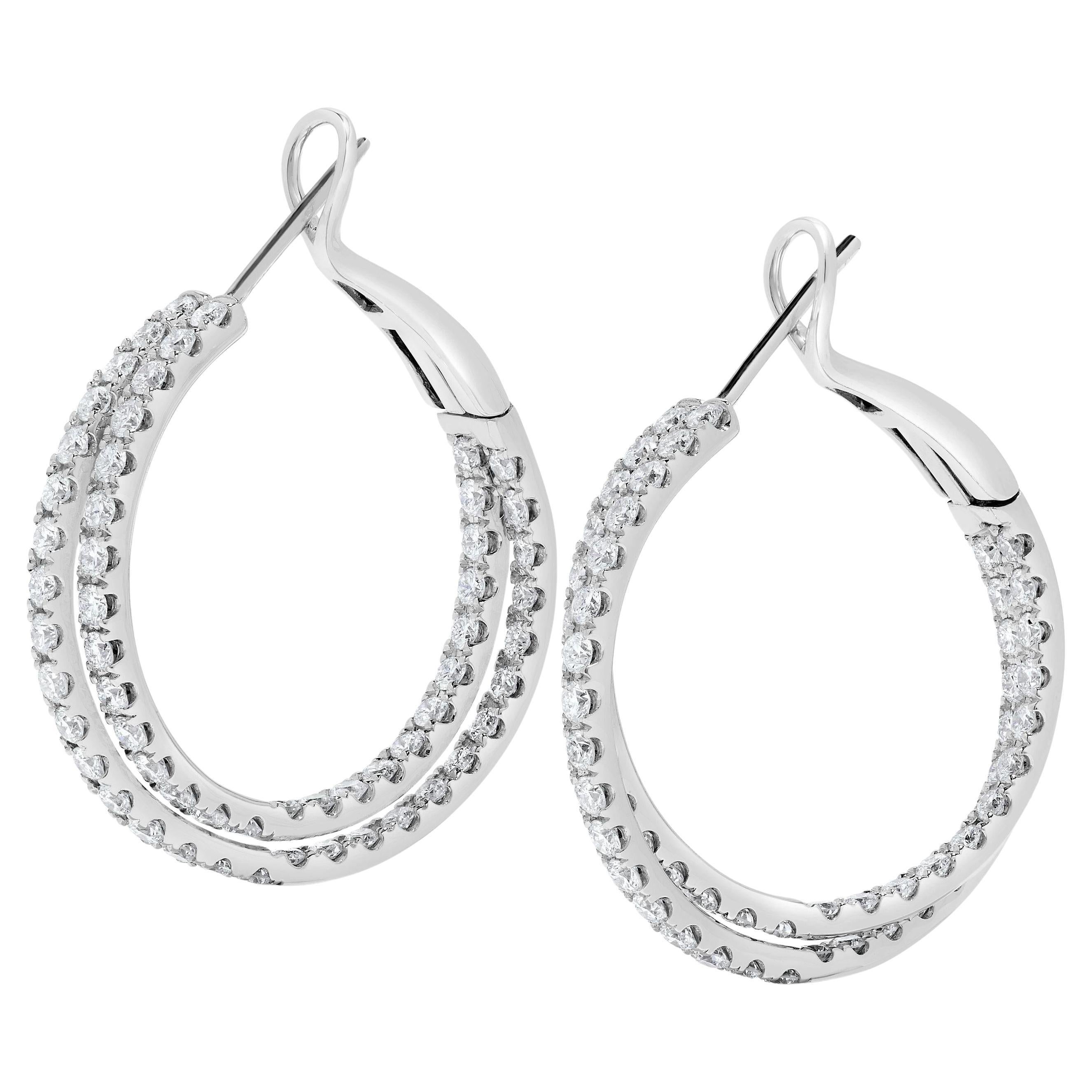 Orecchini a cerchio in oro bianco con diamante tondo naturale da 2.61 carati TW