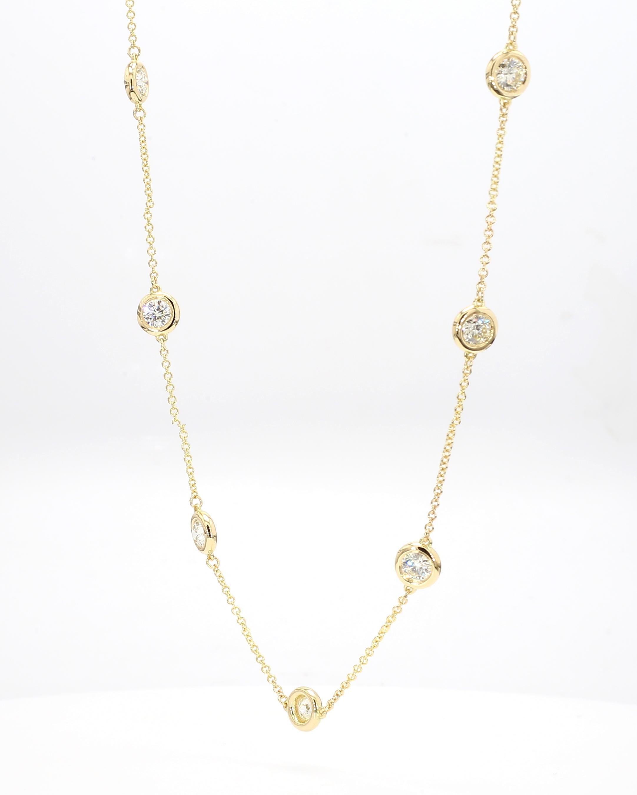 Contemporain Collier en or jaune orné d'un diamant rond naturel de 2.67 carats TW en vente