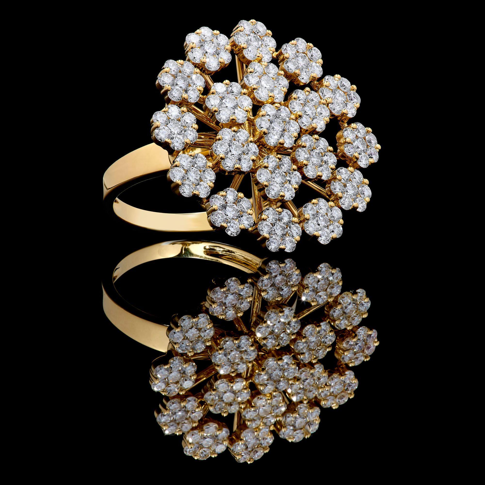 Round Cut Natural White Round Diamond 2.75 Carat TW Yellow Gold Cocktail Ring For Sale