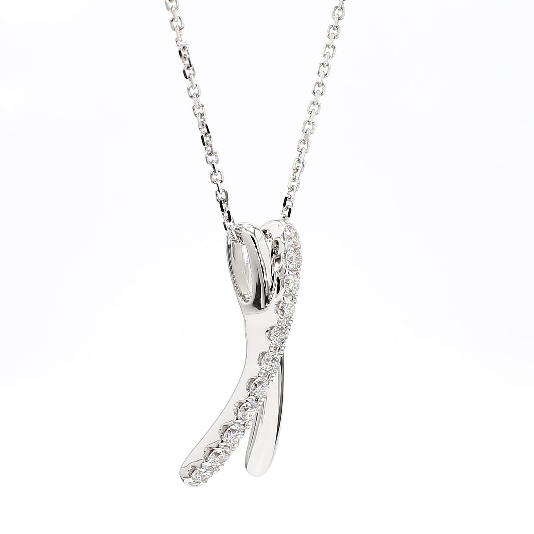 Il bellissimo ciondolo con diamante di RareGemworld. Montato in una splendida montatura d'oro bianco 18 carati con diamanti bianchi rotondi naturali. Questo ciondolo è destinato a stupire e ad arricchire la vostra collezione personale.

Peso totale: