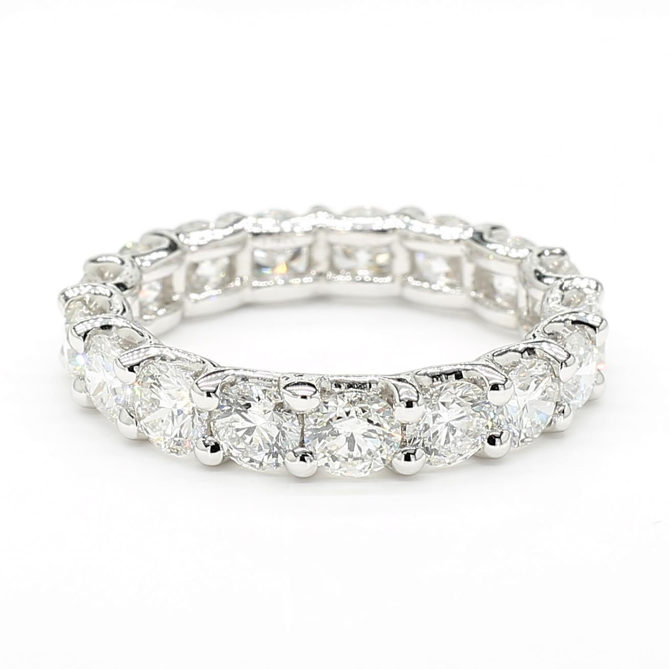 Natural White Round Diamond 3.60 Carat TW White Gold Eternity Band Corte redondo en venta