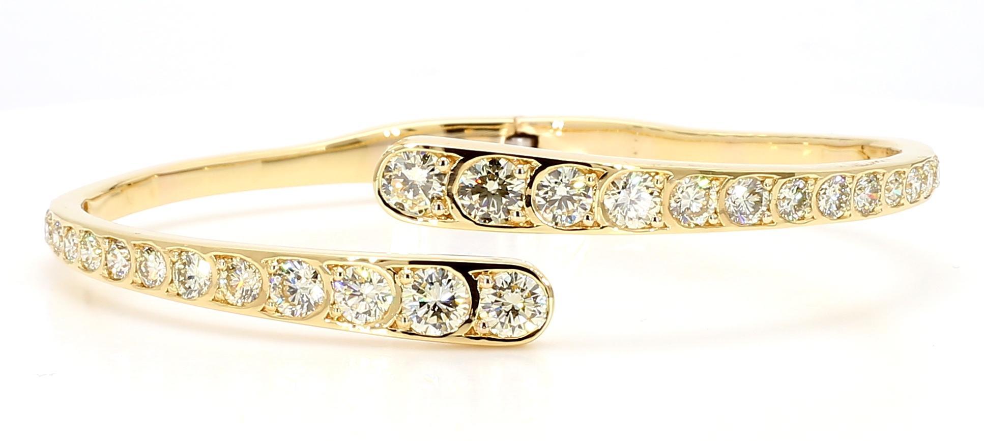 Contemporaneo Bracciale in oro giallo con diamante tondo bianco naturale da 3.75 carati TW in vendita