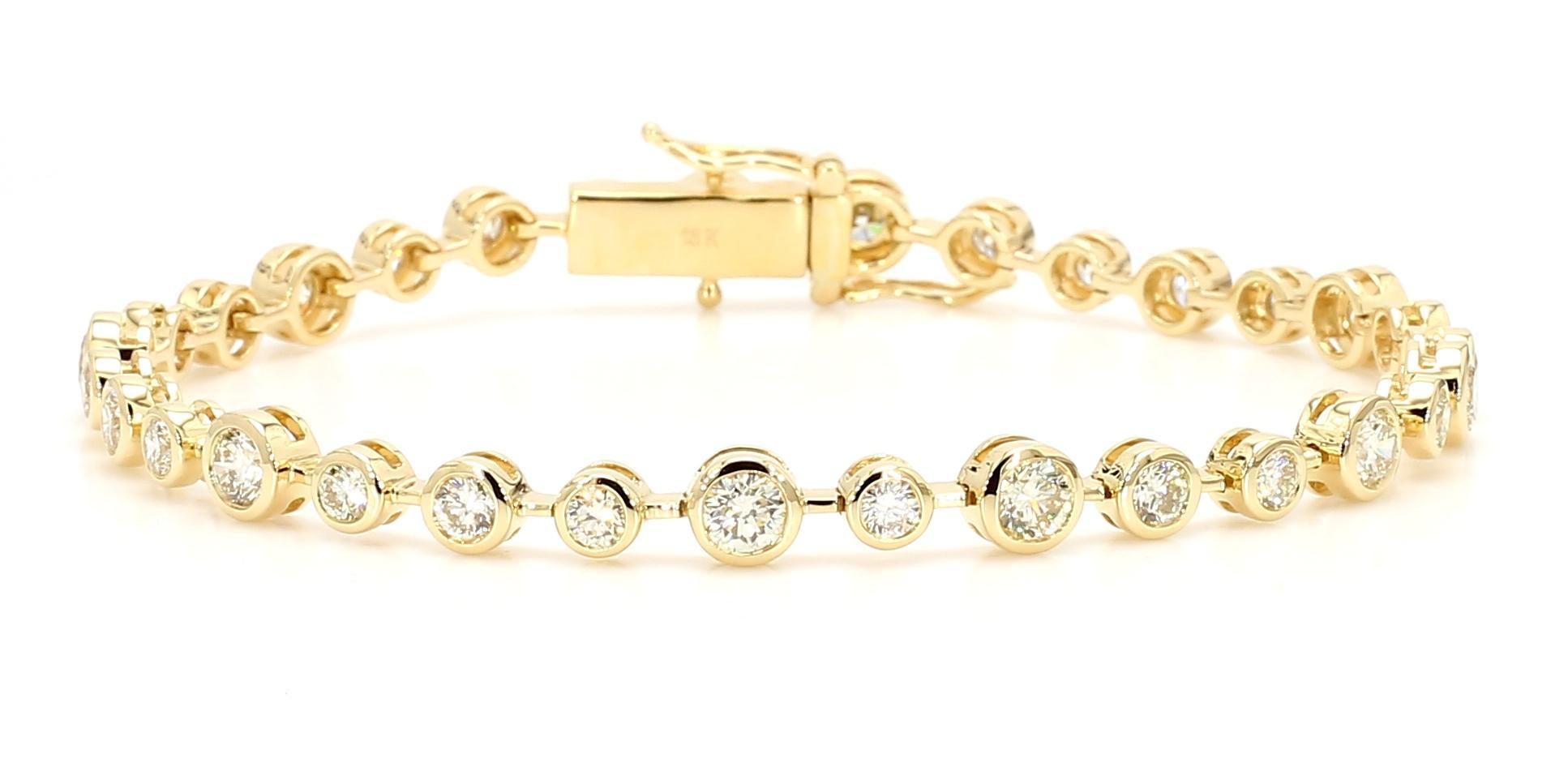 Contemporary Natural White Round Diamond 3.75 Carat TW Yellow Gold Link Bracelet For Sale