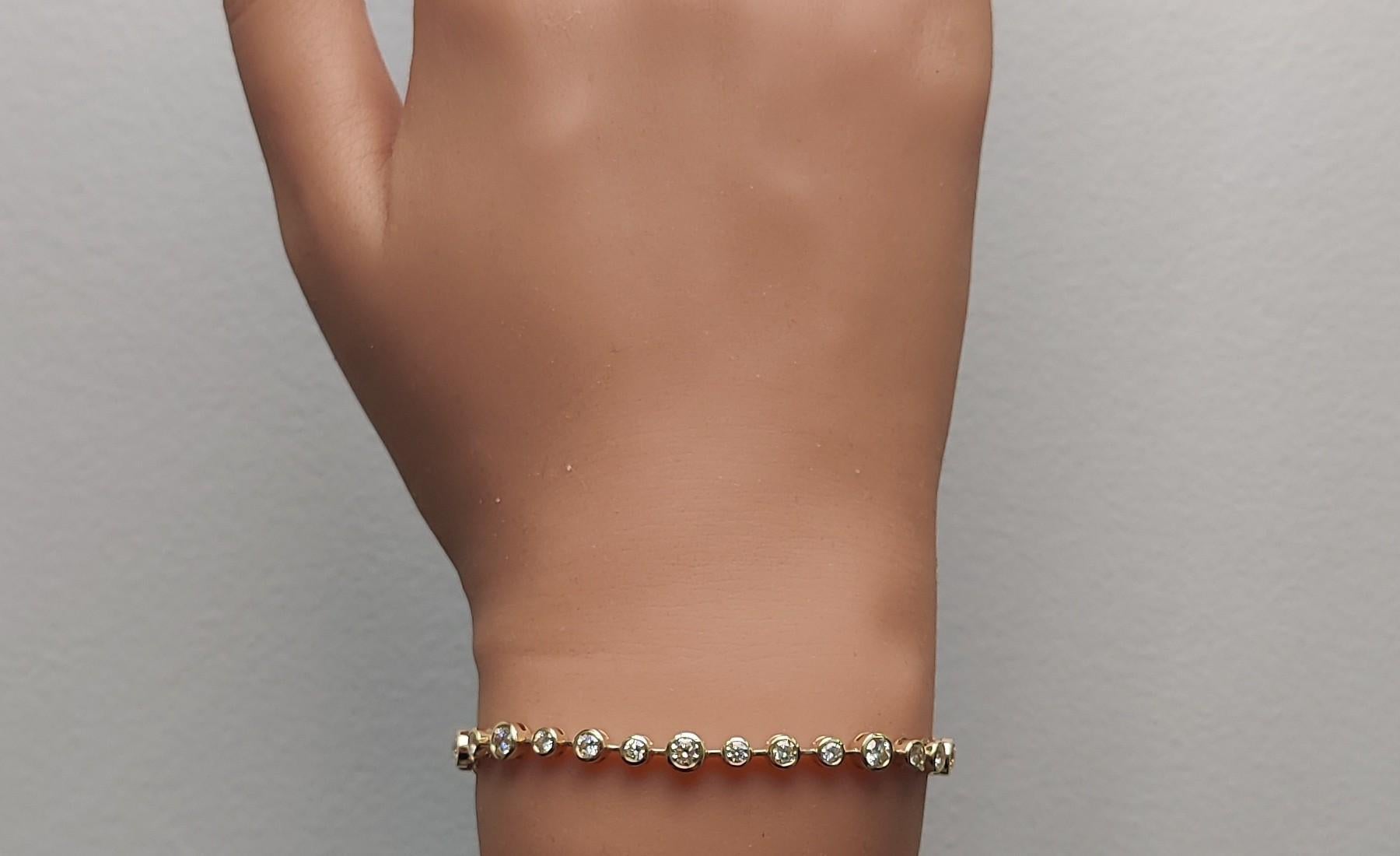 Natural White Round Diamond 3.75 Carat TW Yellow Gold Link Bracelet In New Condition For Sale In New York, NY