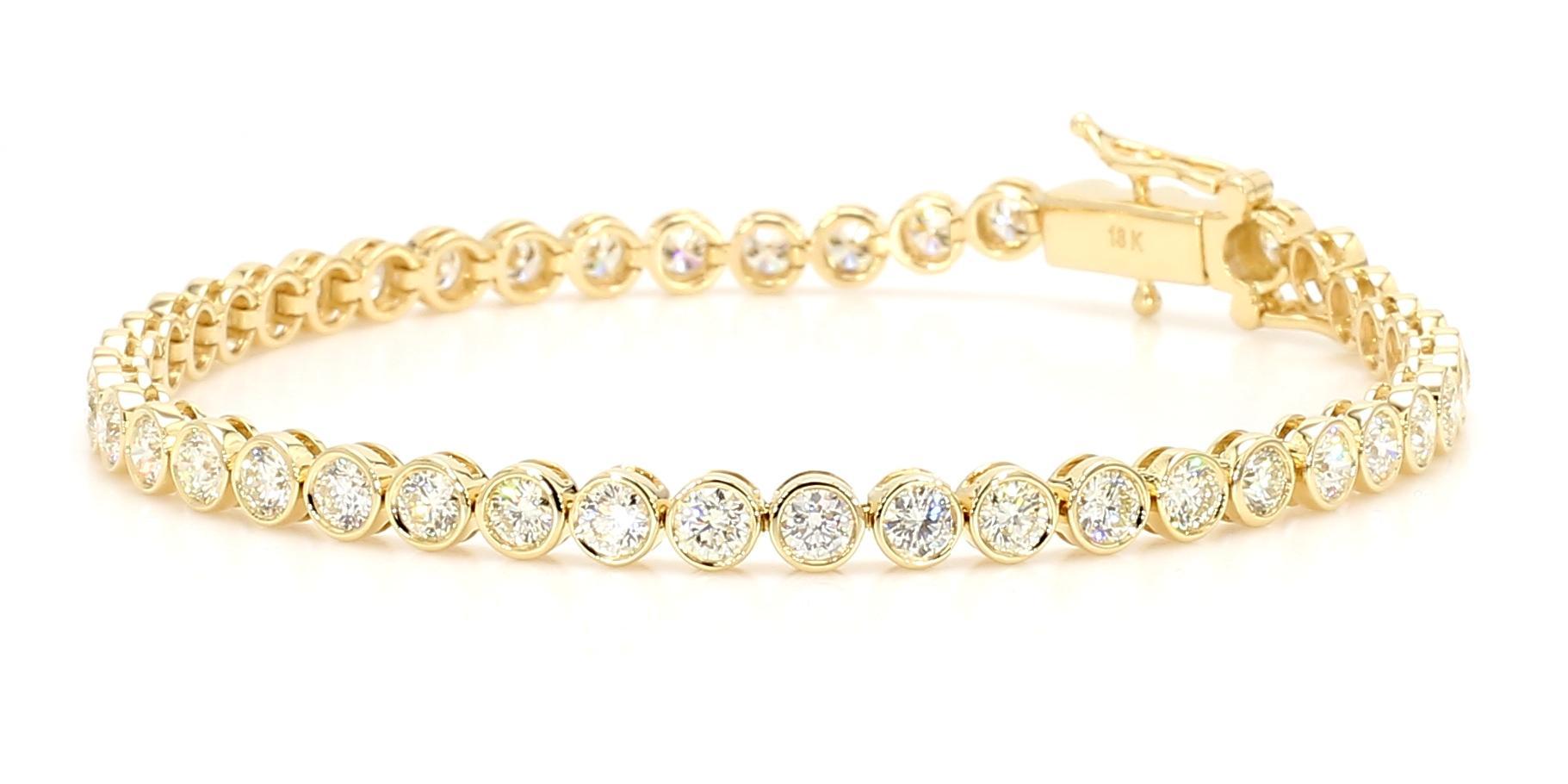 Preciosa pulsera de diamantes de RareGemWorld. Montada en un precioso engaste de Oro Amarillo de 18 quilates con melee de diamantes blancos naturales redondos. Te garantizamos que esta pulsera impresionará y realzará tu colección personal.

Peso