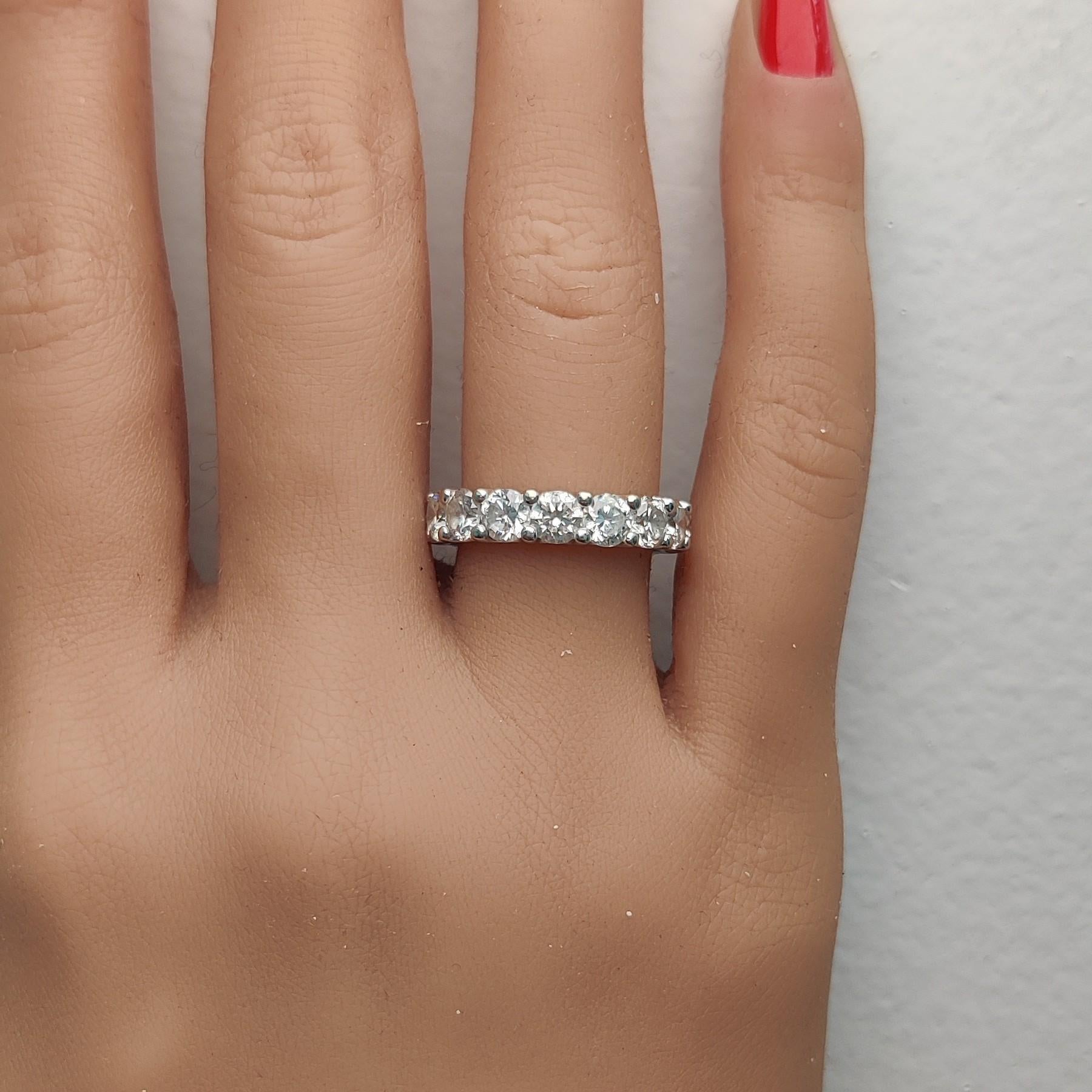 Natural White Round Diamond 5.06 Carat TW White Gold Eternity Band In New Condition For Sale In New York, NY