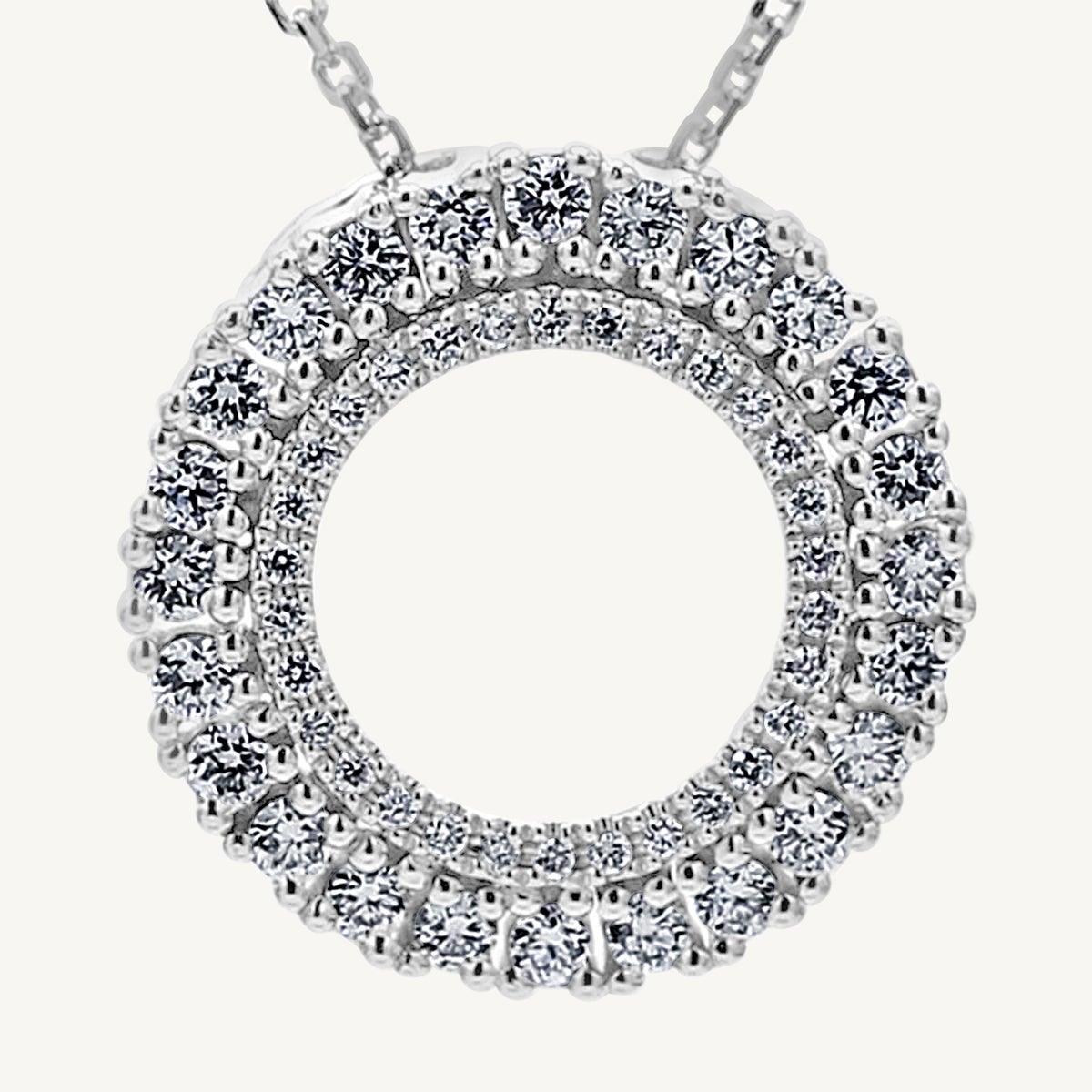 Pendentif cercle en or blanc avec diamant rond blanc naturel de 0,52 carat TW
