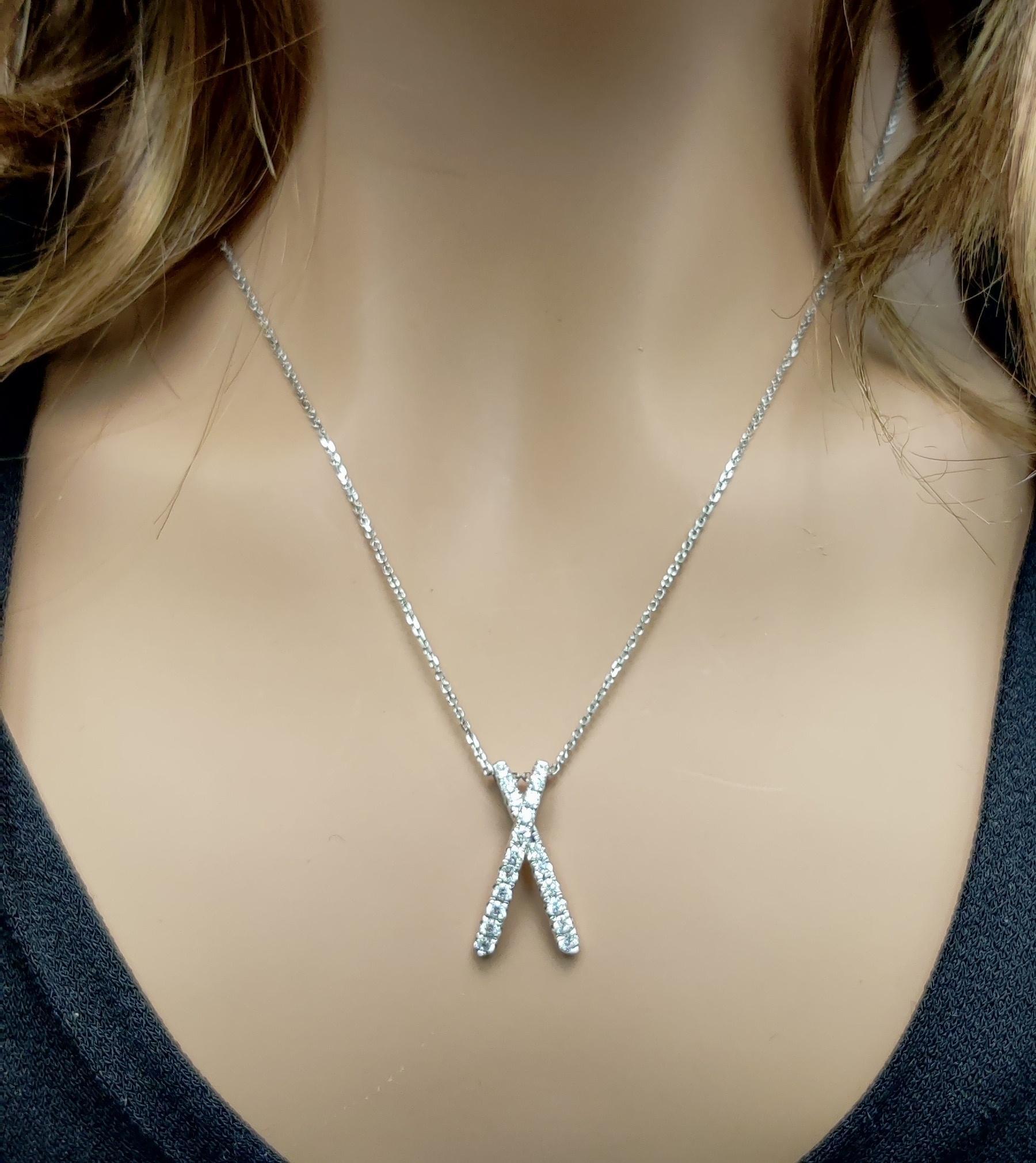 Taille ronde Pendentif en or blanc avec diamant rond naturel de 54 carat TW en vente