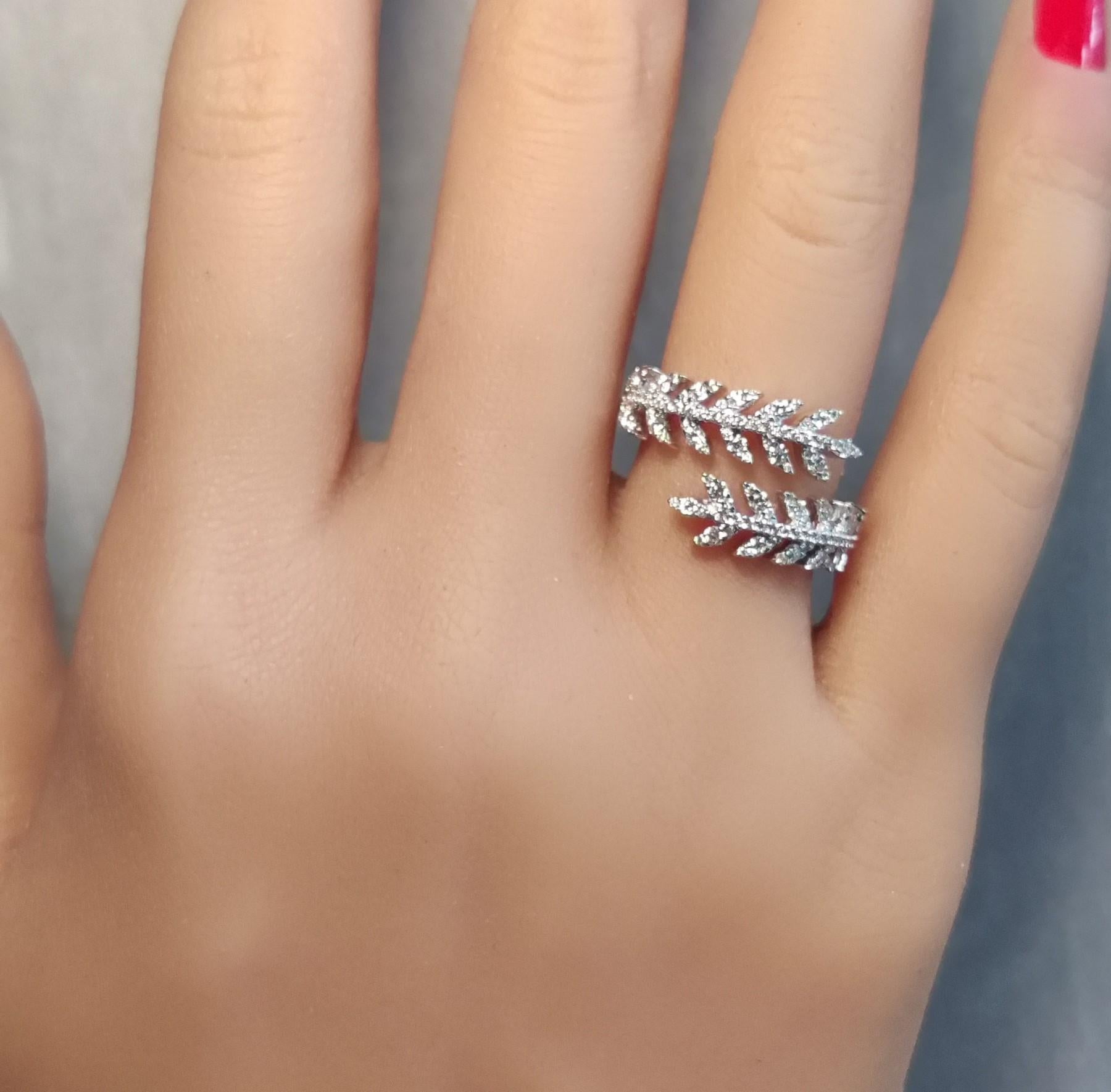 Natural White Round Diamond .61 Carat TW White Gold Band In New Condition For Sale In New York, NY