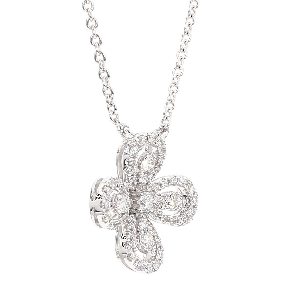 Contemporain Collier pendentif en or blanc avec diamant rond naturel de 0,67 carat TW en vente