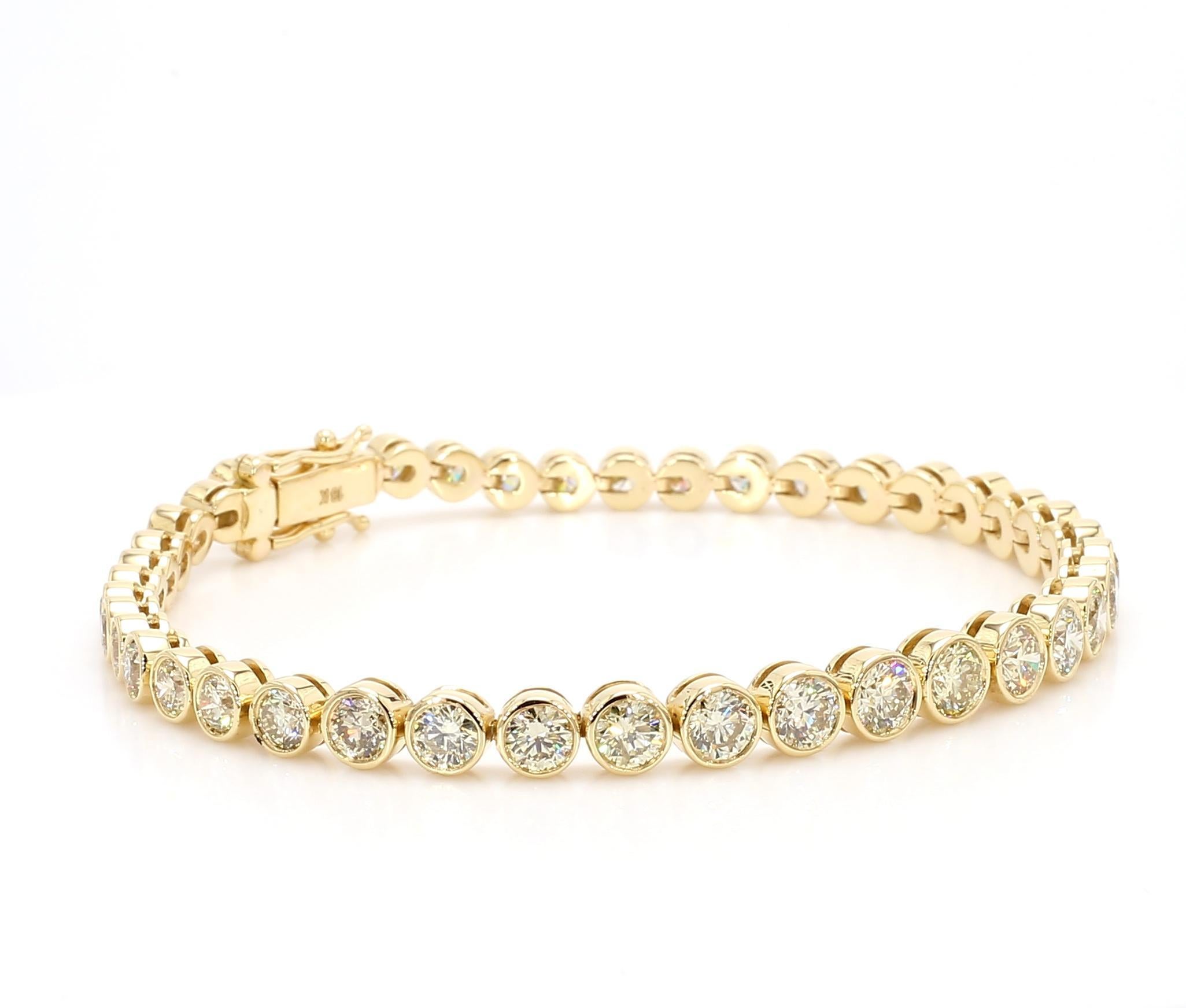 Contemporary Natural White Round Diamond 6.76 Carat TW Yellow Gold Tennis Bracelet For Sale