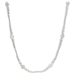 Collana a goccia in oro bianco con diamante tondo naturale da 8.11 carati Tw