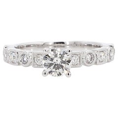 Anillo de cóctel de oro blanco con diamante redondo blanco natural de 83 quilates TW