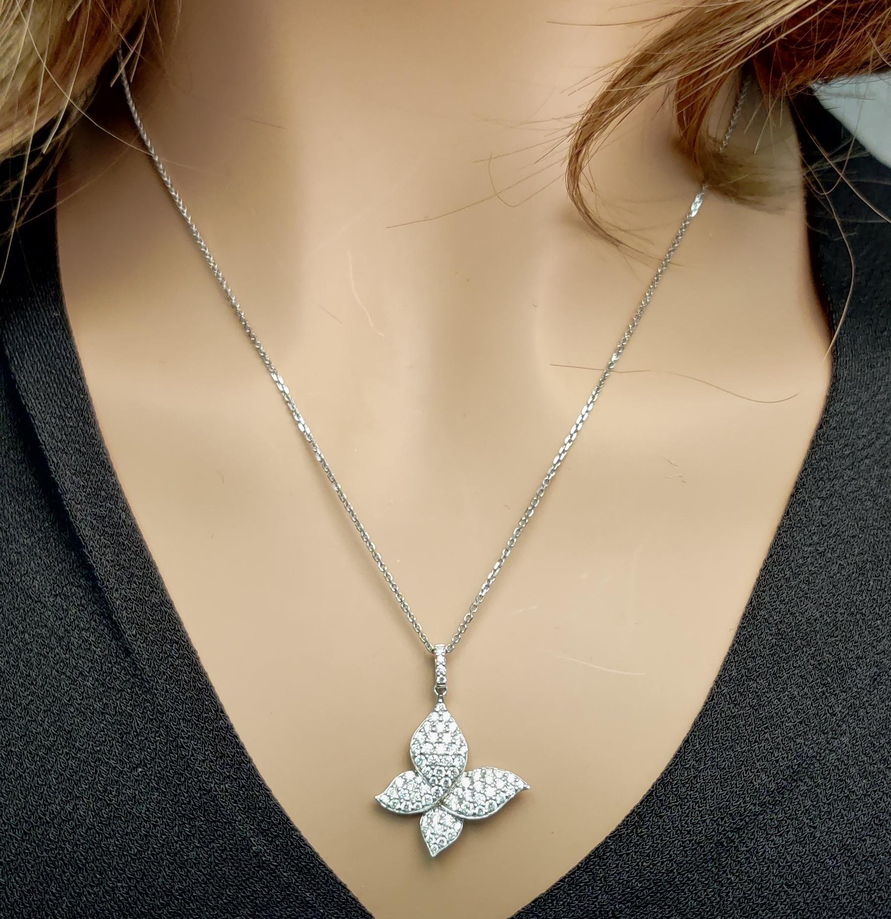 natürlicher weißer runder Diamant .90 Karat TW Weißgold Tropfenanhänger (Rundschliff) im Angebot