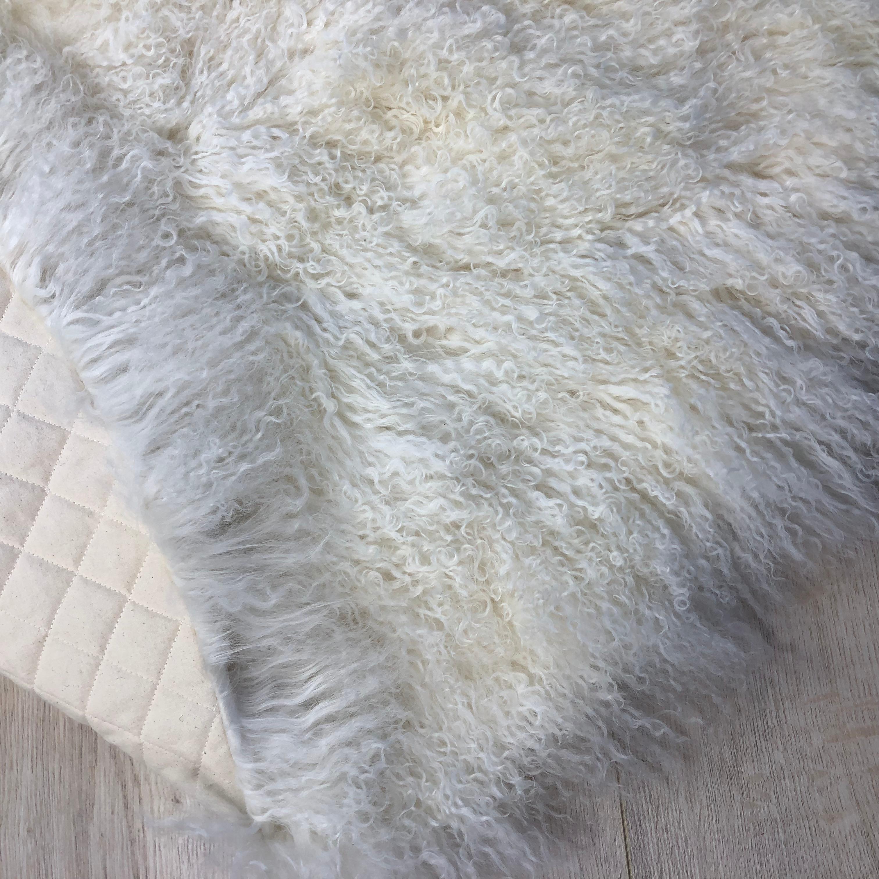 Natürlicher weißer runder weißer Pelzteppich, mongolischer Pelz, 4 Fuß (Patchwork) im Angebot