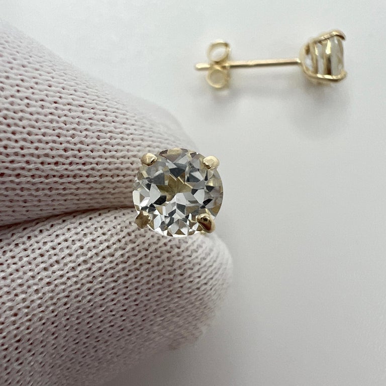 Orecchini a perno con croce in oro, 9K