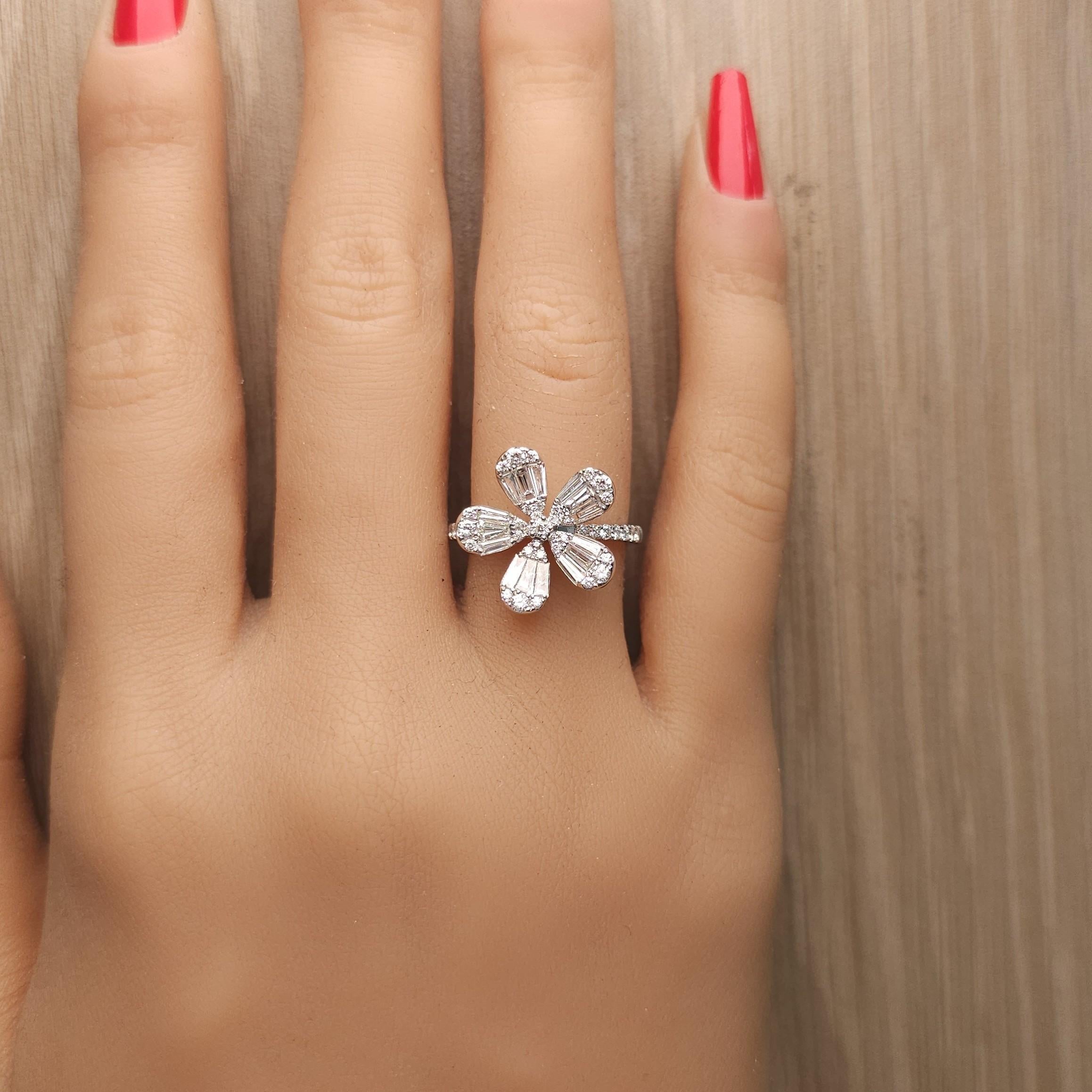 Diamante Trapezoidal Blanco Natural 1,00 Quilate TW Anillo Cóctel Oro Blanco en Nuevo estado para la venta en New York, NY