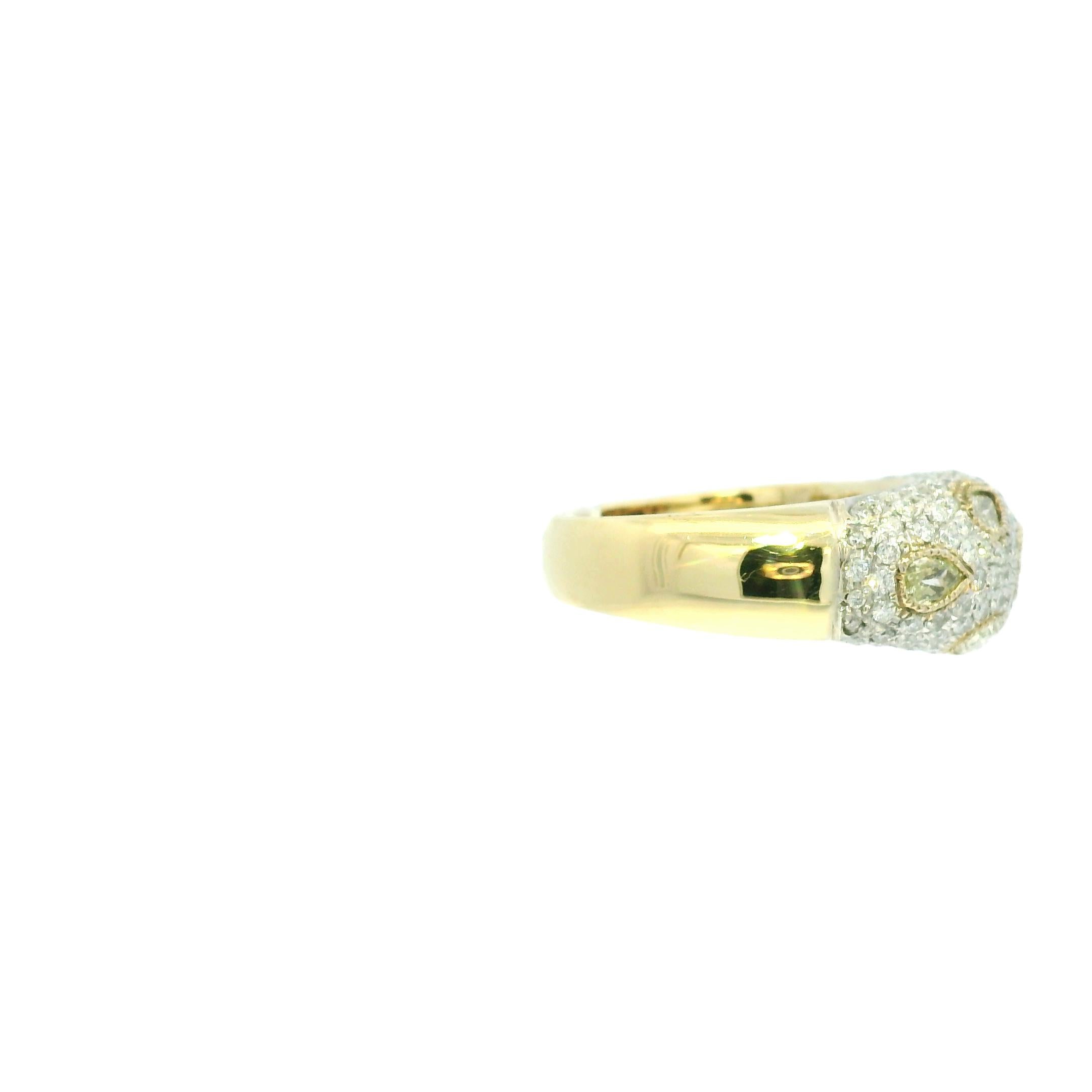 Round Cut Natural White & Yellow Multi-Shape 18-Karat Diamond Ring In Stock For Sale
