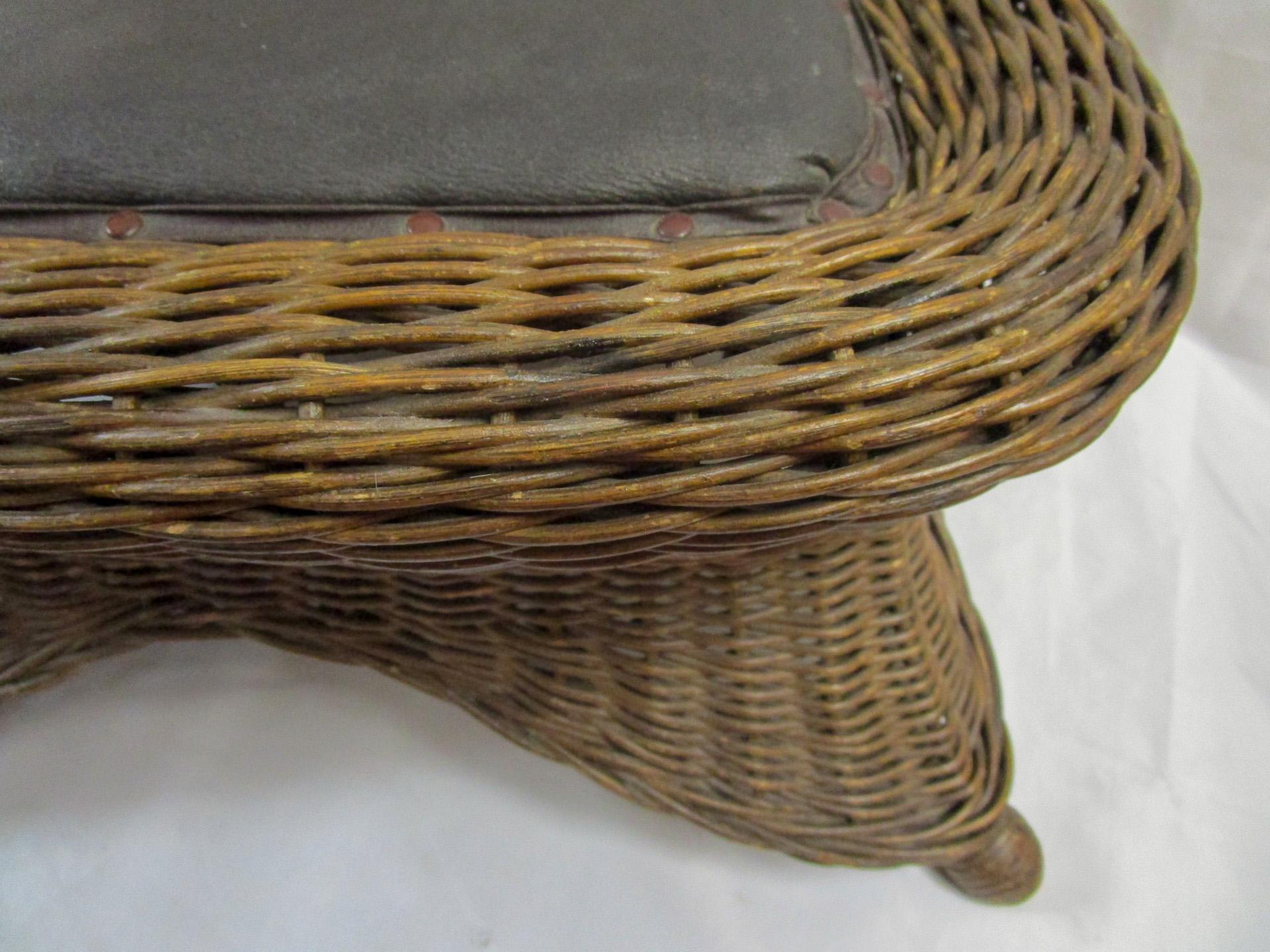 Natural Wicker Antique Footstool Heywood Brothers & Wakefield Co. w/Leather Seat In Good Condition For Sale In Savannah, GA